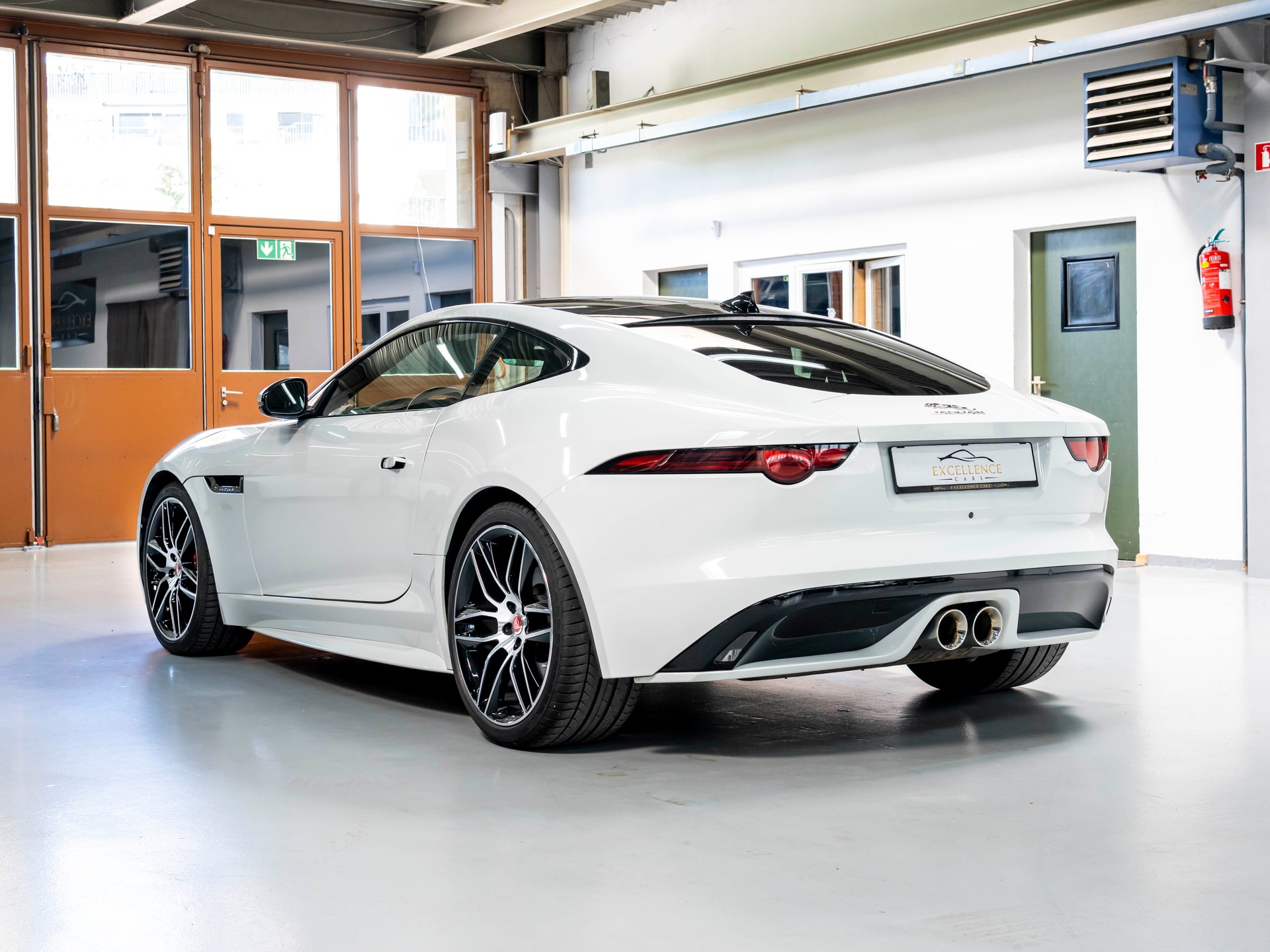 JAGUAR F-Type Coupé 3.0 V6 S/C AWD Chequered Flag Aut.-image-7