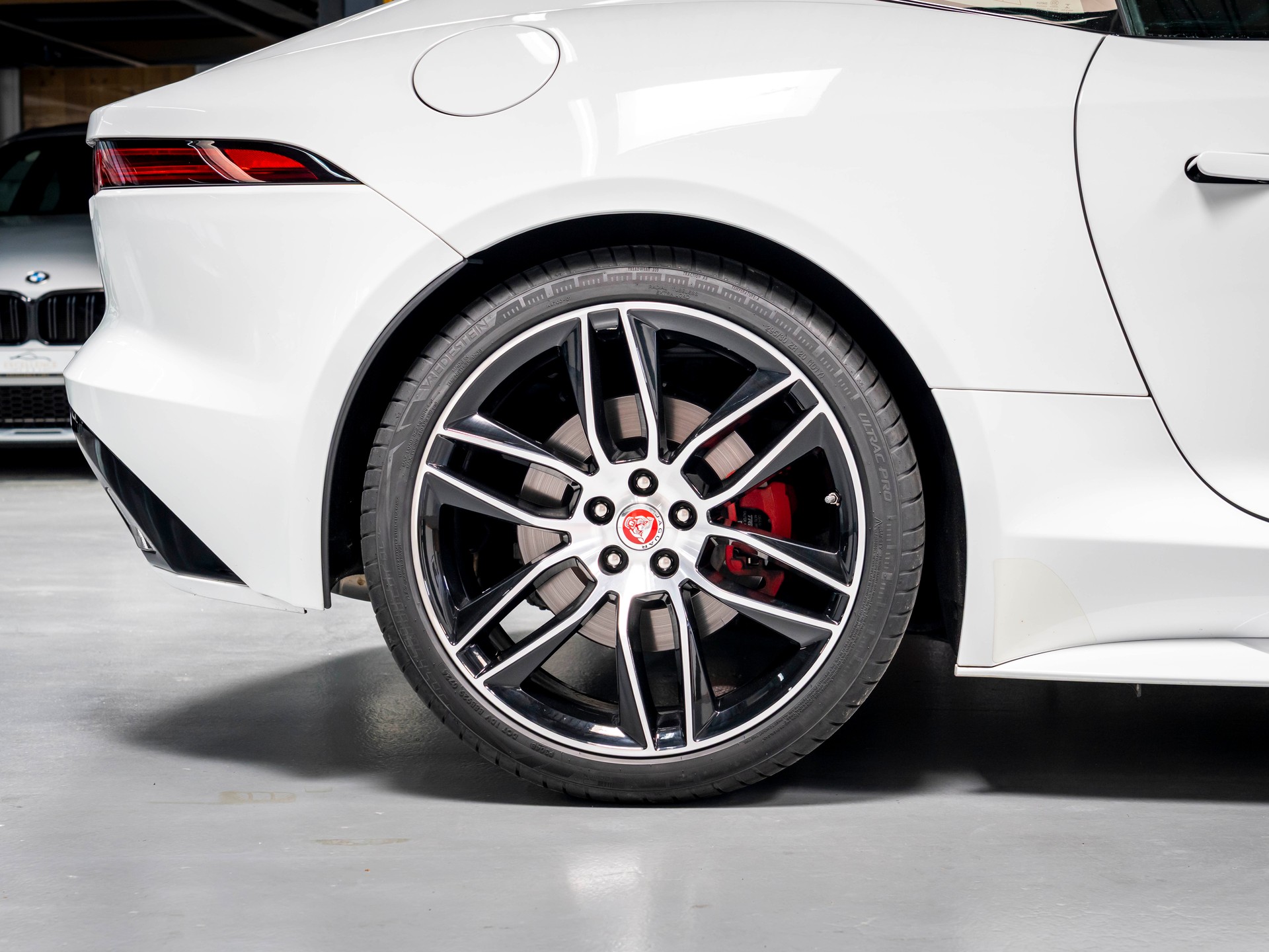 JAGUAR F-Type Coupé 3.0 V6 S/C AWD Chequered Flag Aut.-image-11