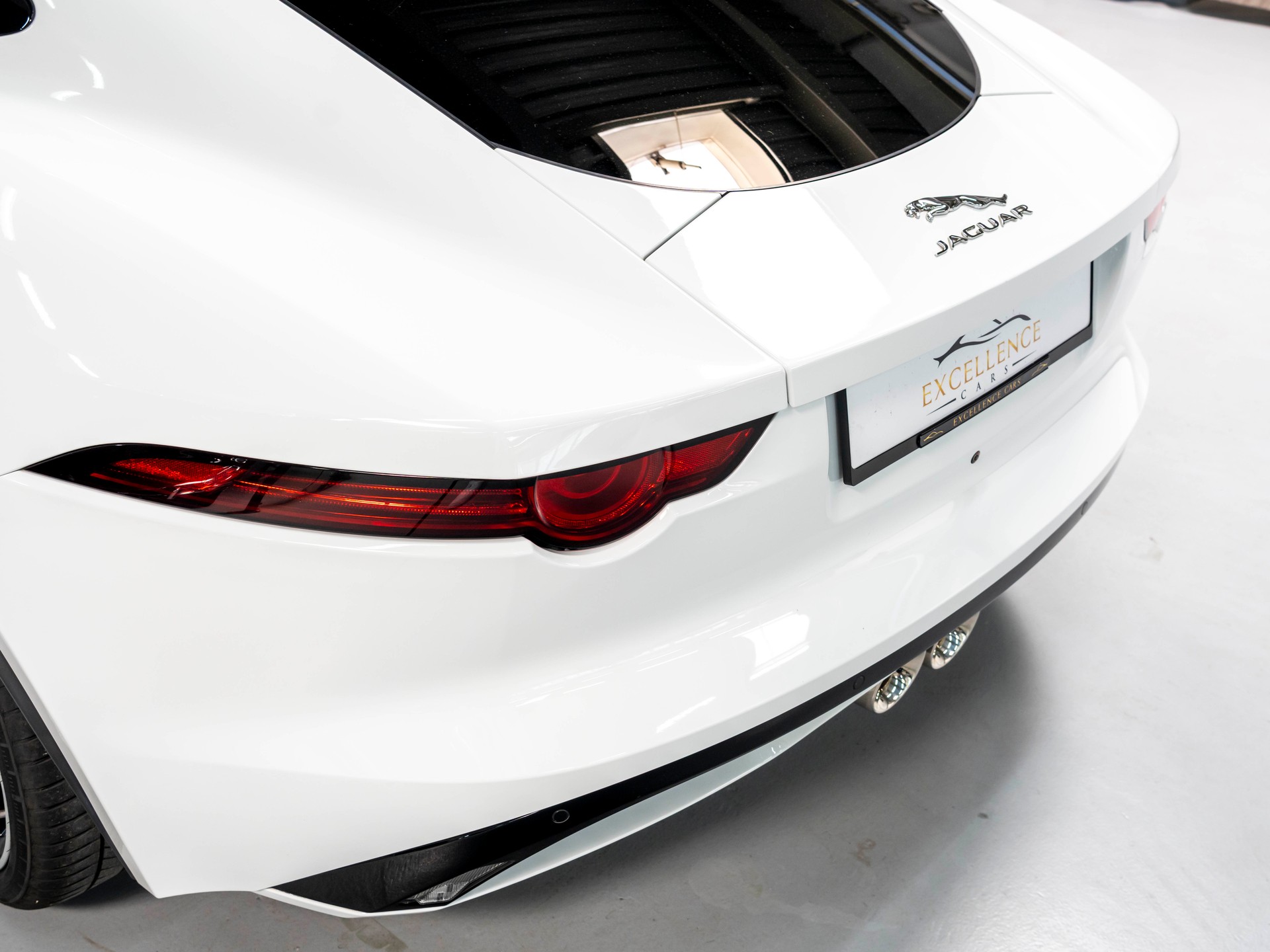JAGUAR F-Type Coupé 3.0 V6 S/C AWD Chequered Flag Aut.-image-29