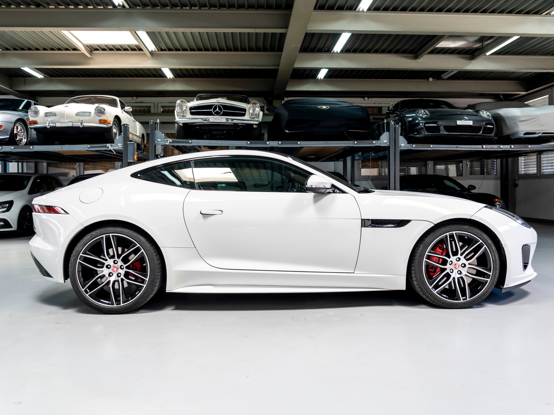 JAGUAR F-Type Coupé 3.0 V6 S/C AWD Chequered Flag Aut.-image-4