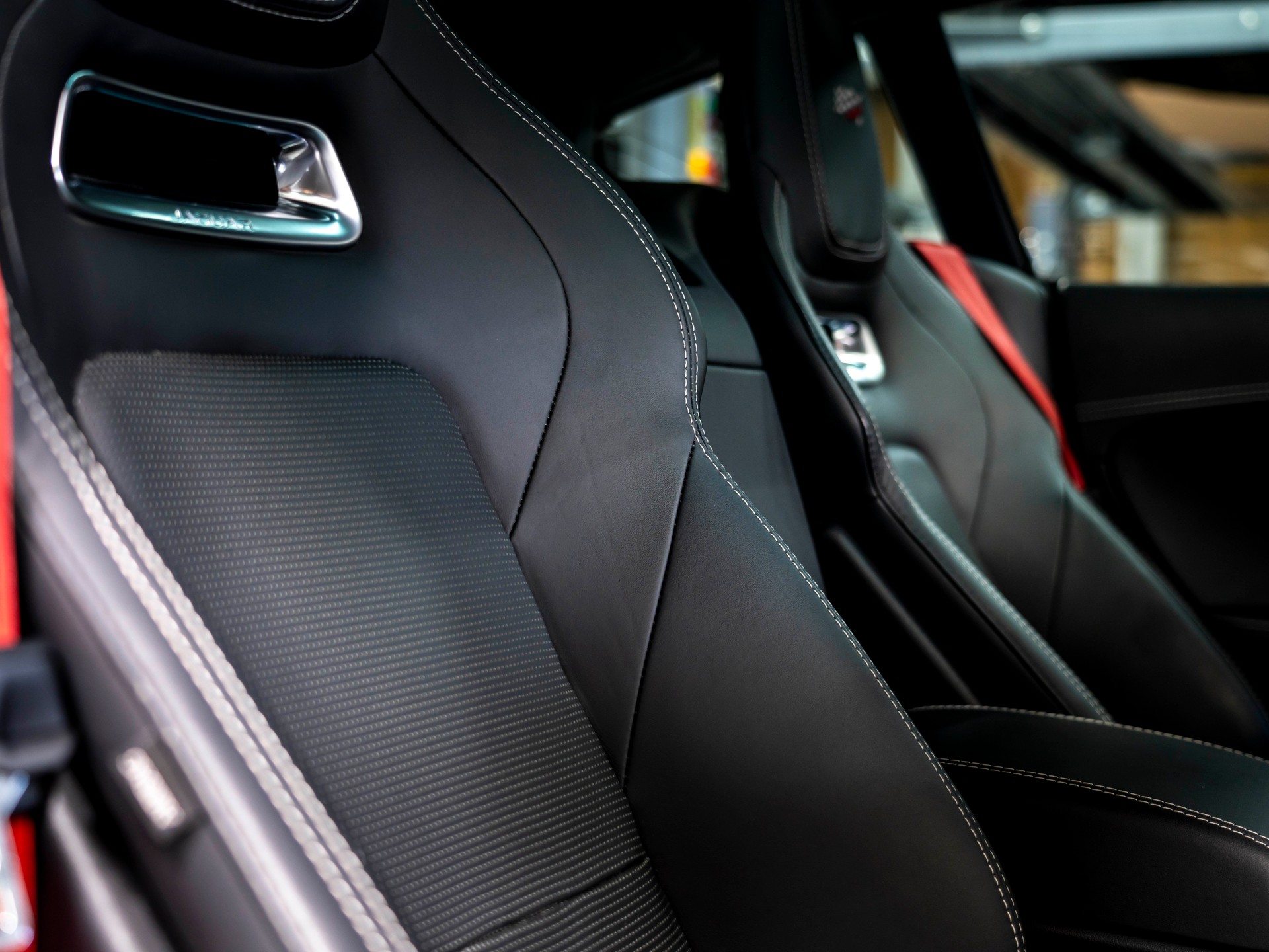 JAGUAR F-Type Coupé 3.0 V6 S/C AWD Chequered Flag Aut.-image-24