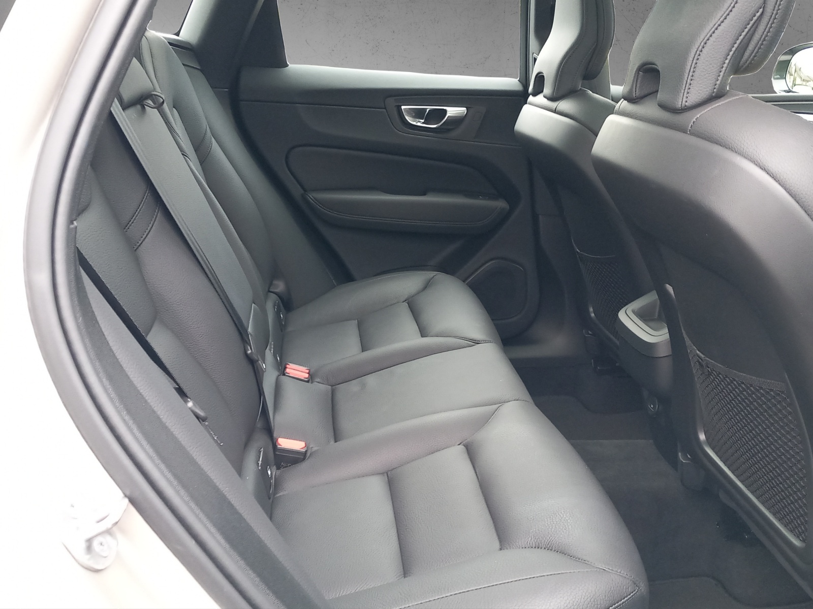 VOLVO XC60 2.0 B5 MH Plus Dark AWD-image-15