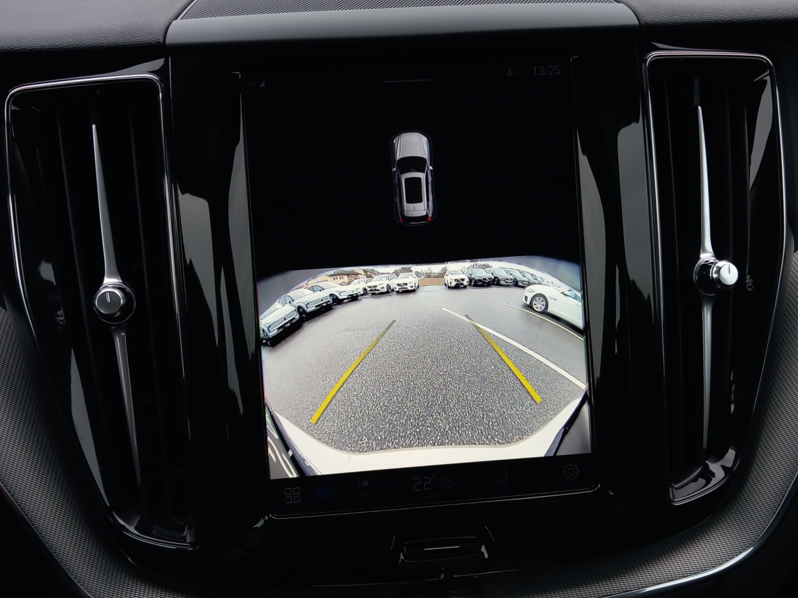 VOLVO XC60 2.0 B5 MH Plus Dark AWD-image-23