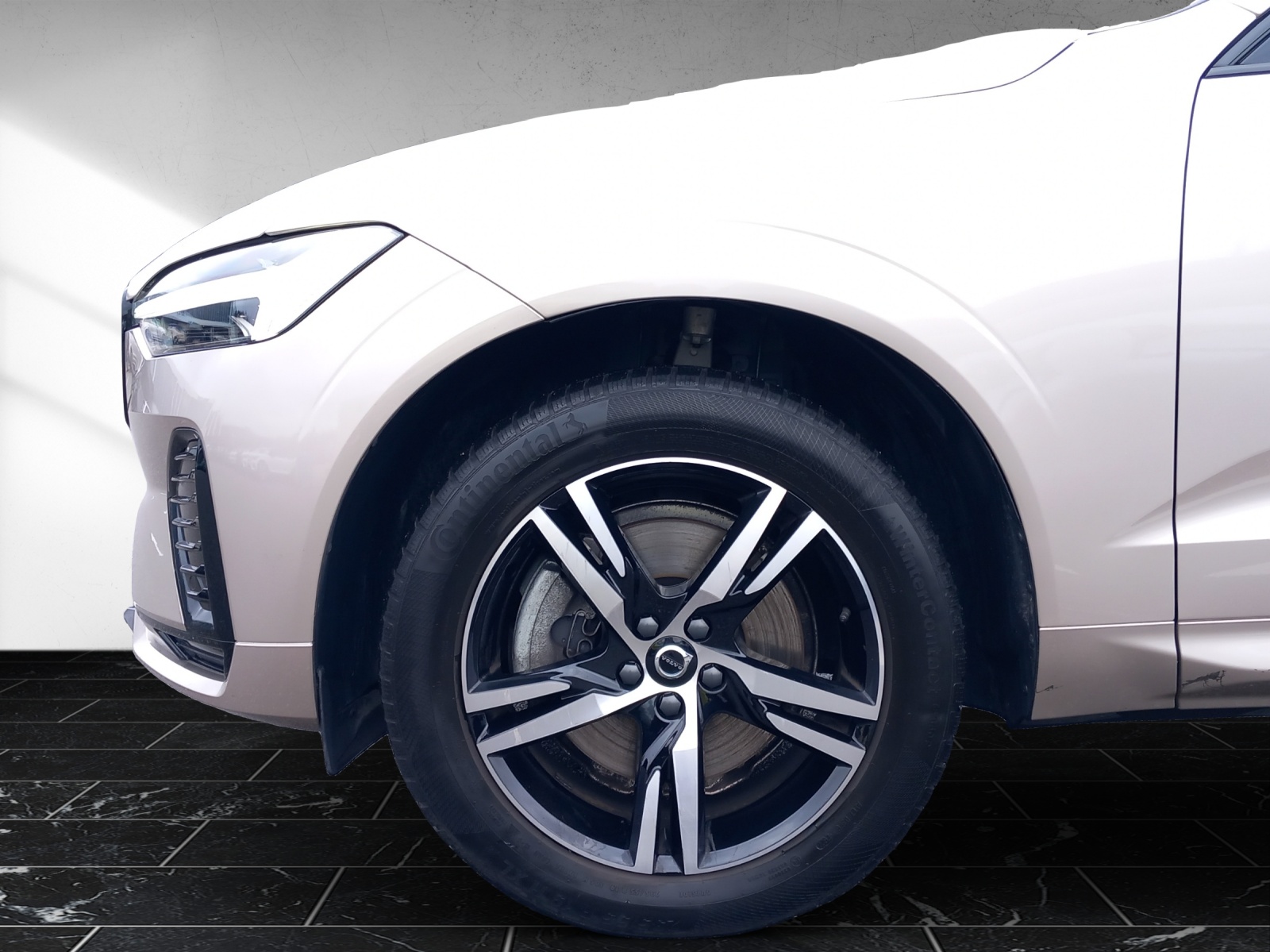 VOLVO XC60 2.0 B5 MH Plus Dark AWD-image-8