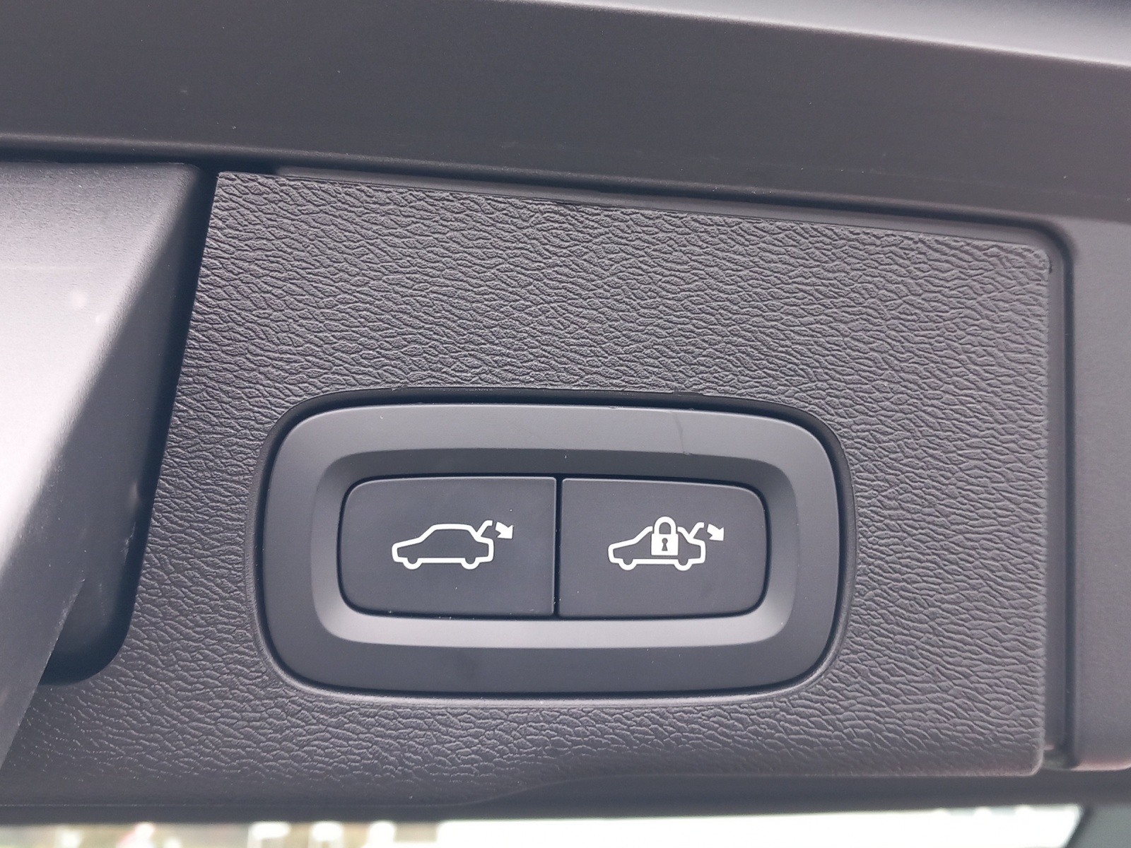 VOLVO XC60 2.0 B5 MH Plus Dark AWD-image-26