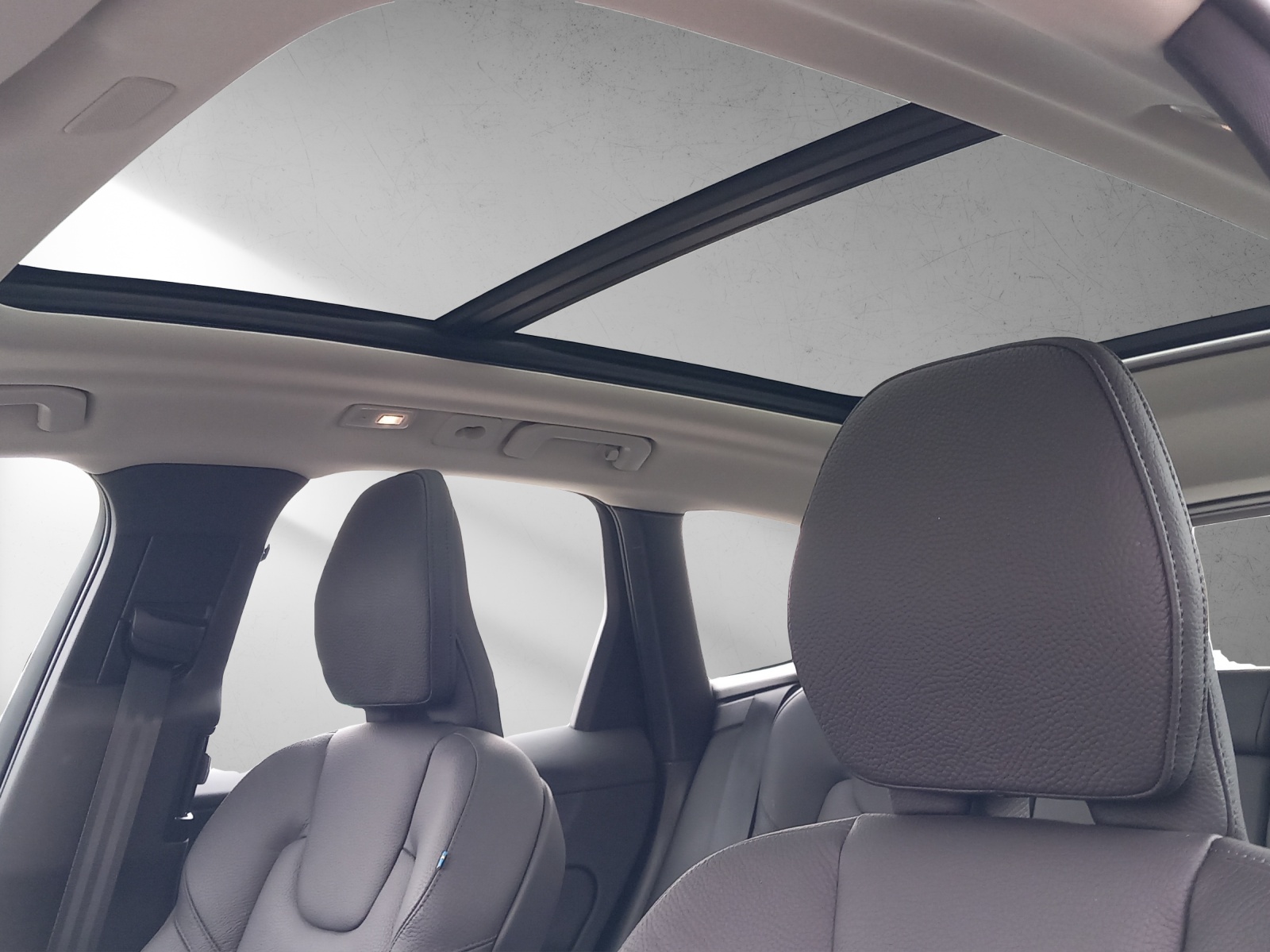 VOLVO XC60 2.0 B5 MH Plus Dark AWD-image-19