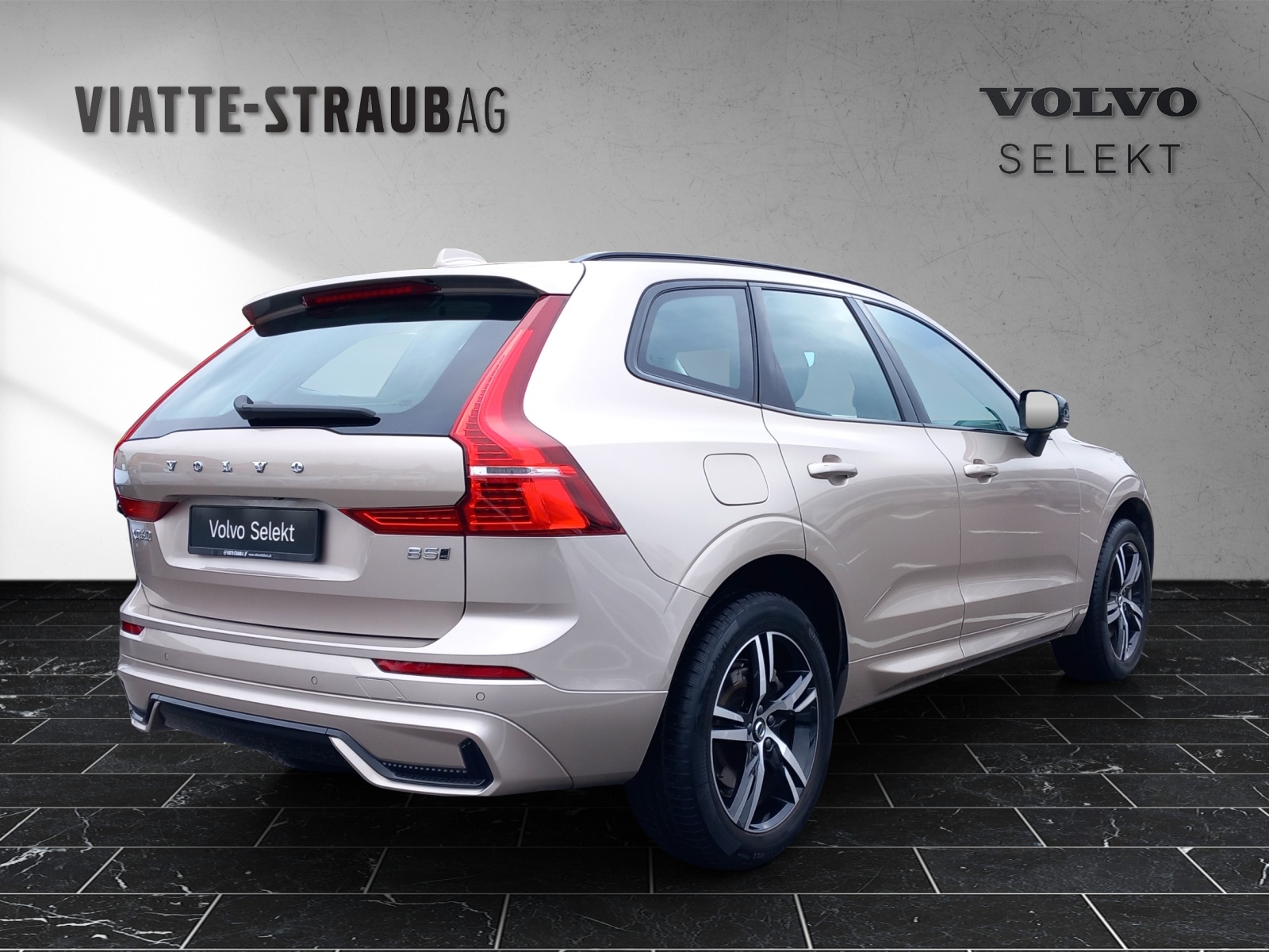 VOLVO XC60 2.0 B5 MH Plus Dark AWD-image-3