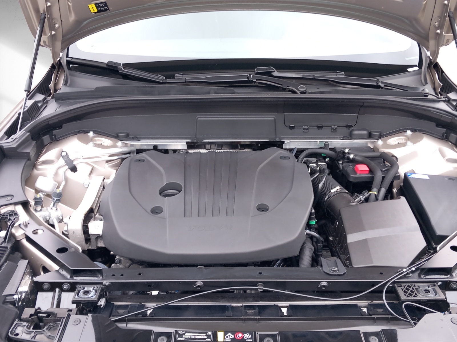 VOLVO XC60 2.0 B5 MH Plus Dark AWD-image-24