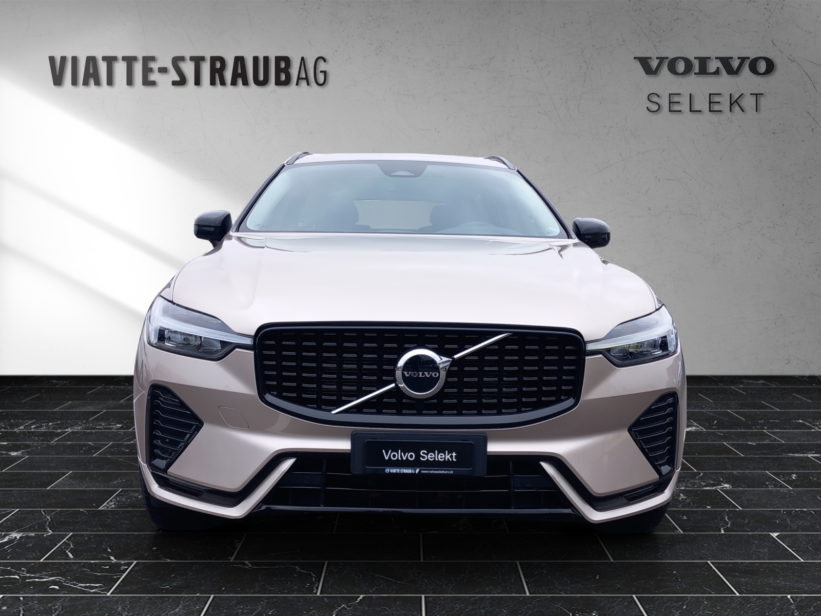 VOLVO XC60 2.0 B5 MH Plus Dark AWD-image-5