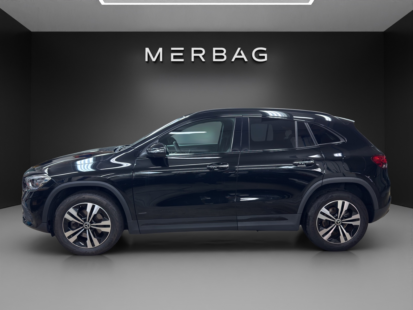 MERCEDES-BENZ GLA 200-image-1