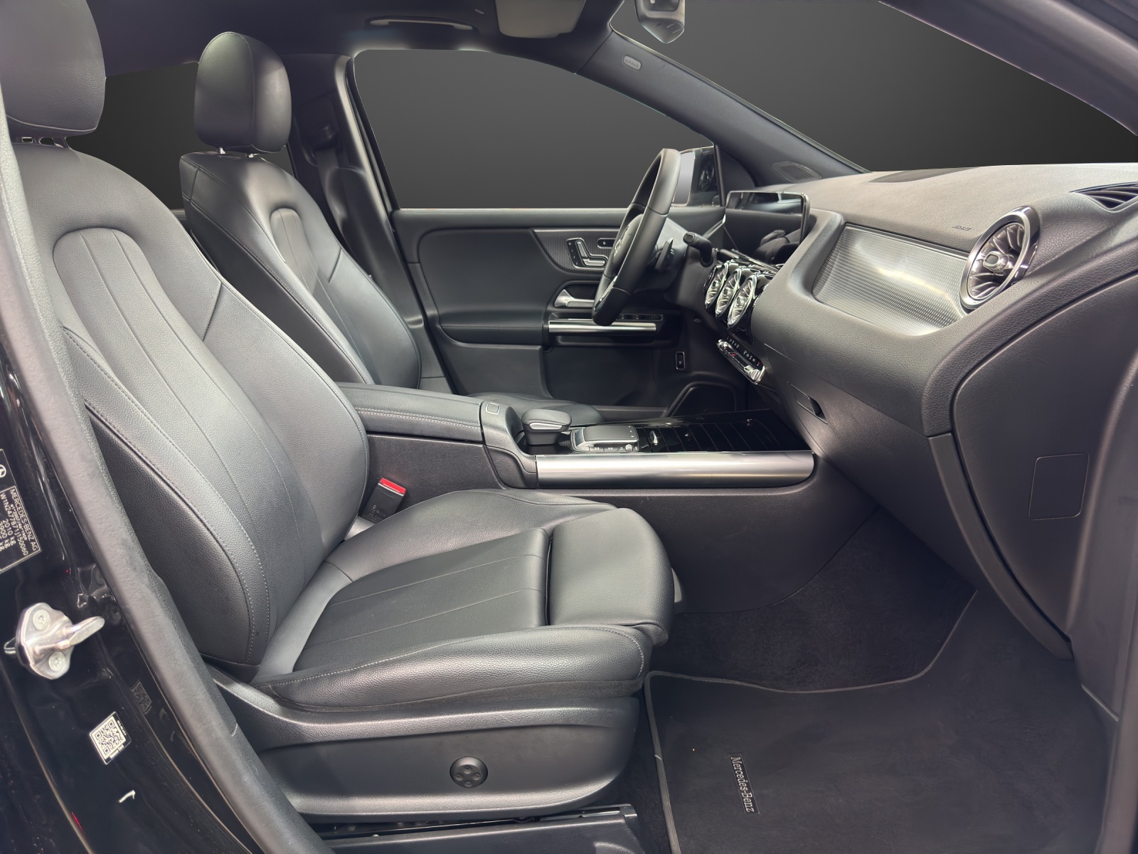 MERCEDES-BENZ GLA 200-image-11