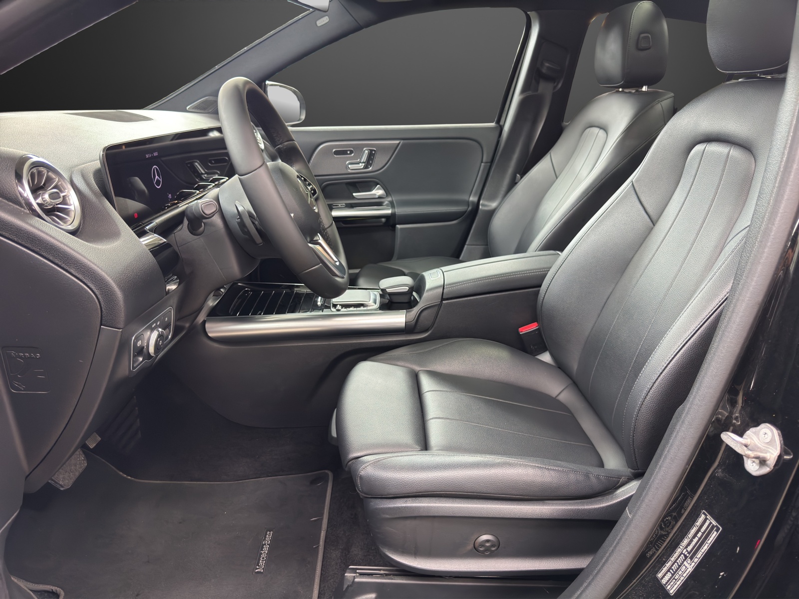 MERCEDES-BENZ GLA 200-image-9