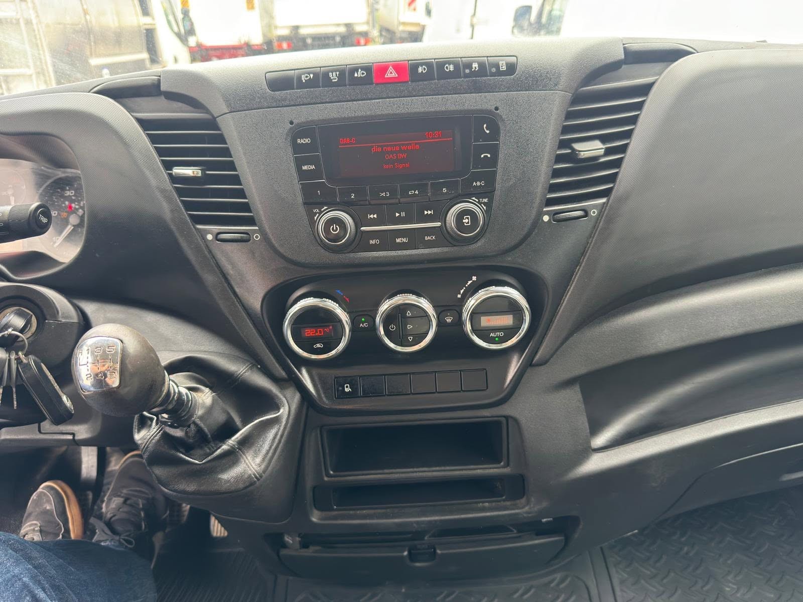 IVECO 35 S 16 DOKA 7 PLÄTZE KLIMAANLAGE-image-9