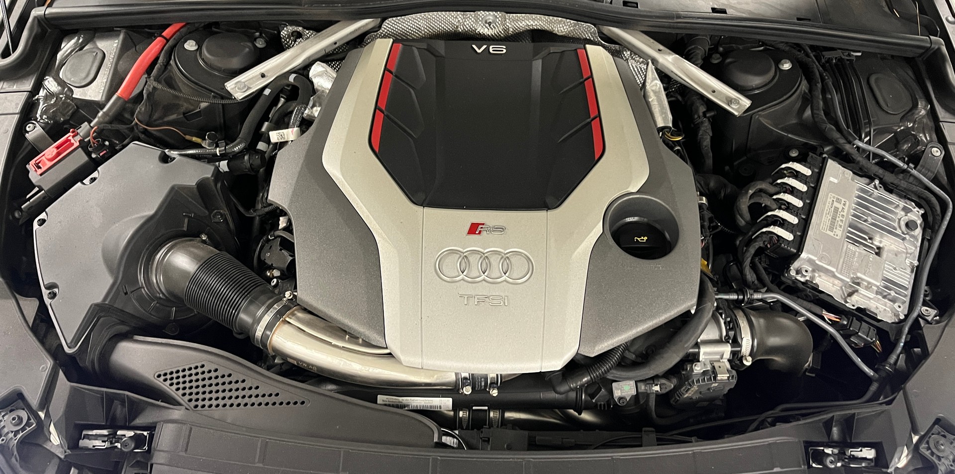 AUDI RS4 Avant quattro tiptronic-image-24