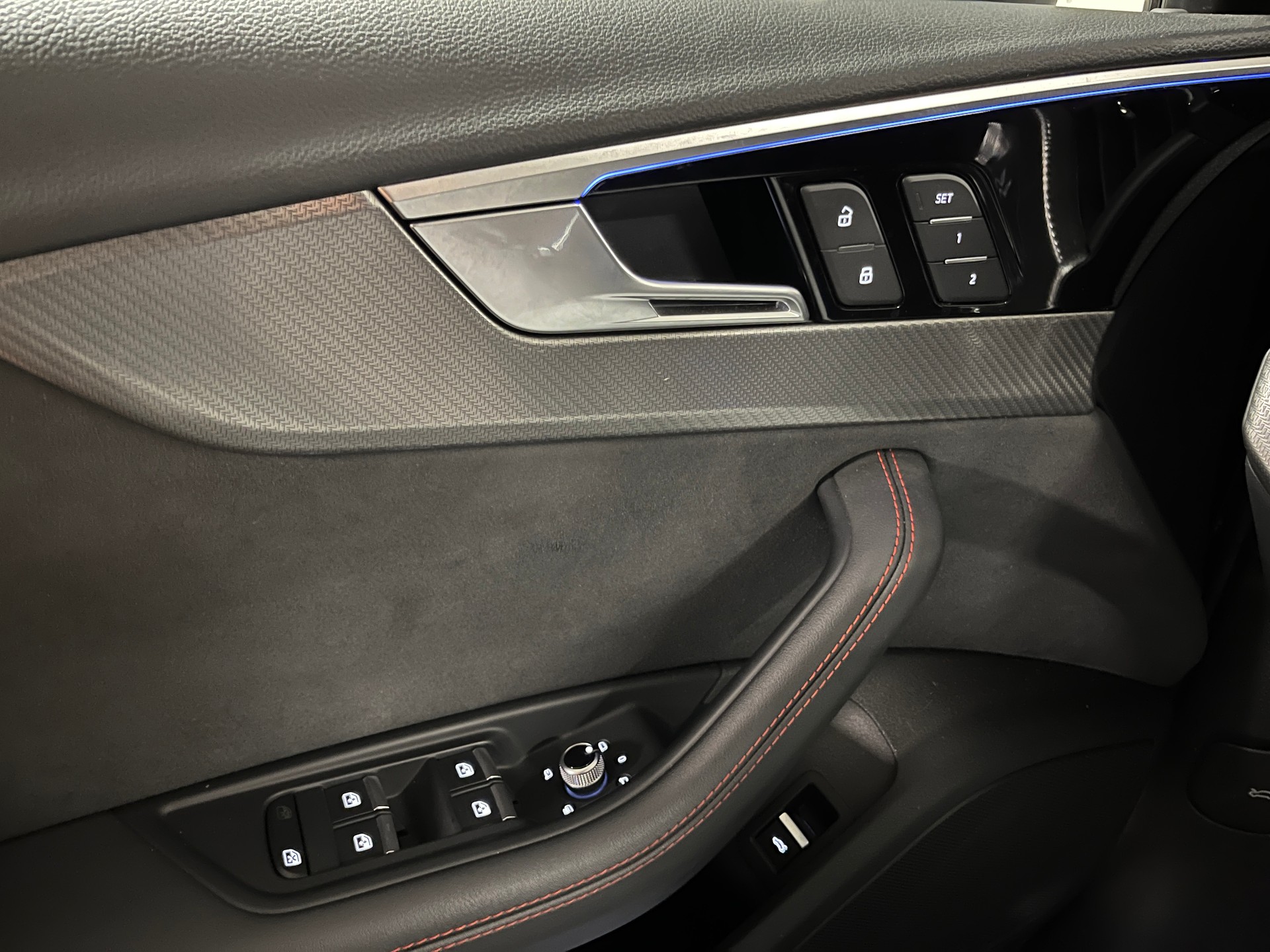 AUDI RS4 Avant quattro tiptronic-image-10