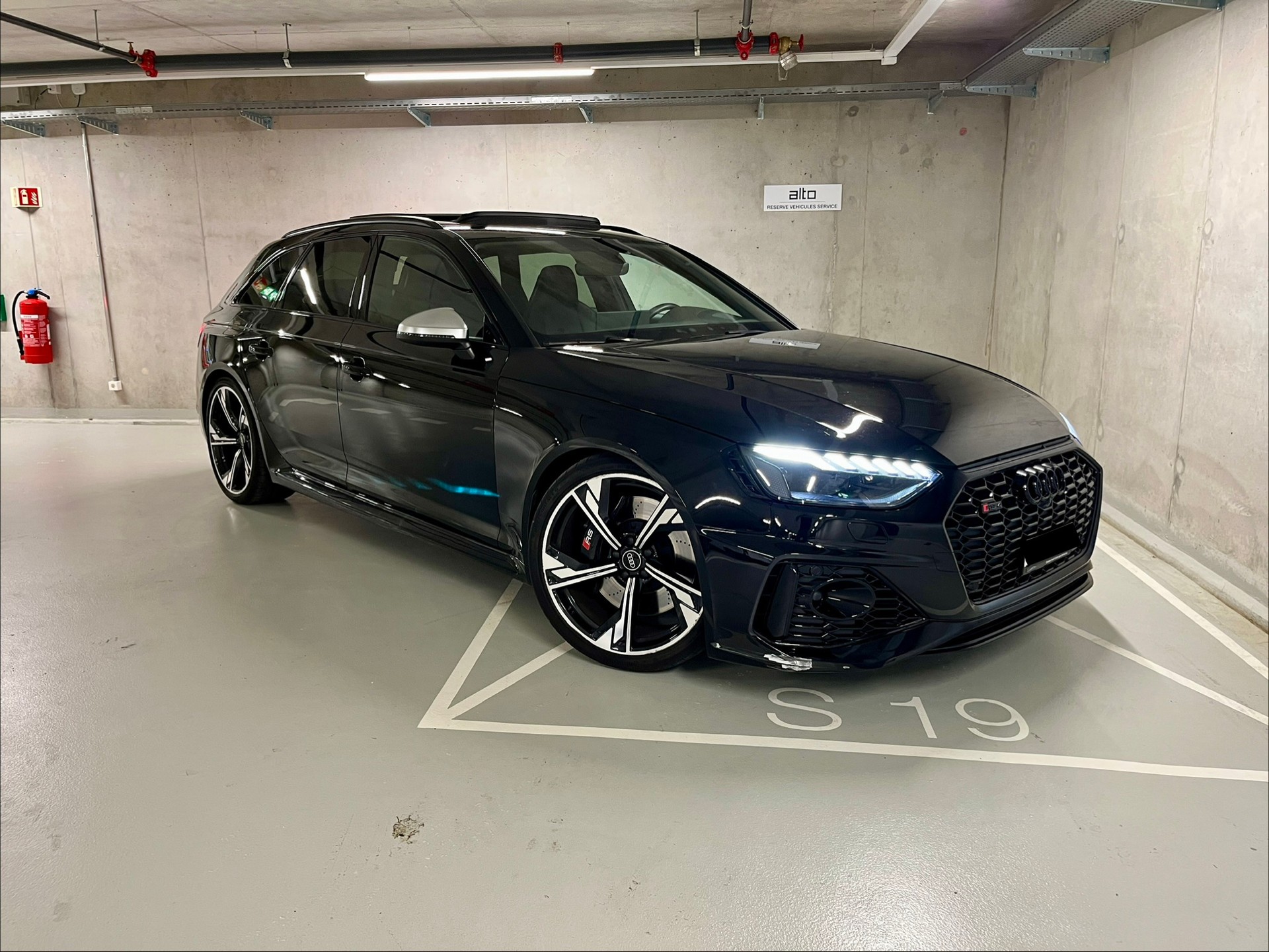 AUDI RS4 Avant quattro tiptronic-image-6