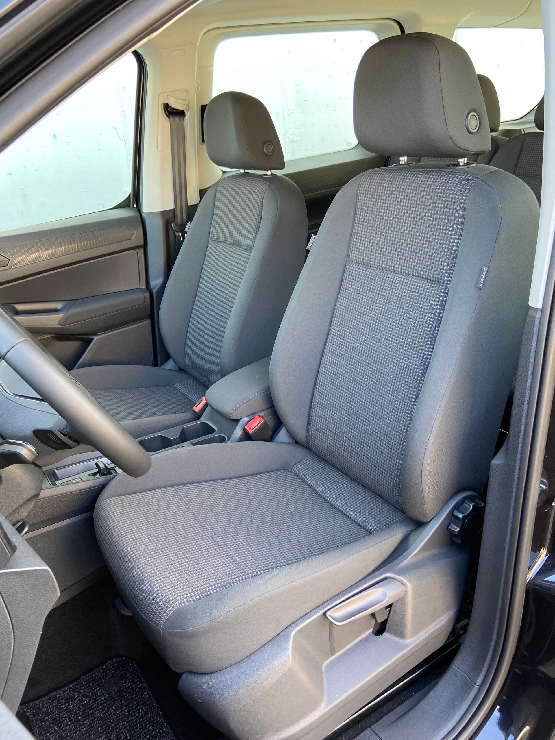 VW Caddy Maxi Kombi 2.0 TDi DSG Rollstuhltransport 5+1 Plätze-image-5