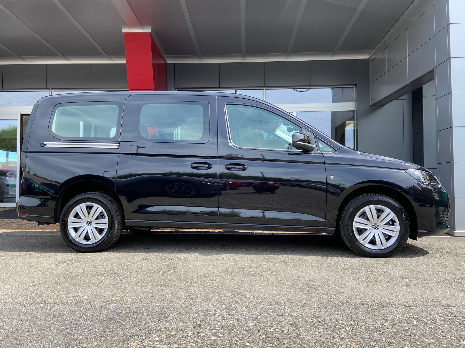 VW Caddy Maxi Kombi 2.0 TDi DSG Rollstuhltransport 5+1 Plätze-image-20