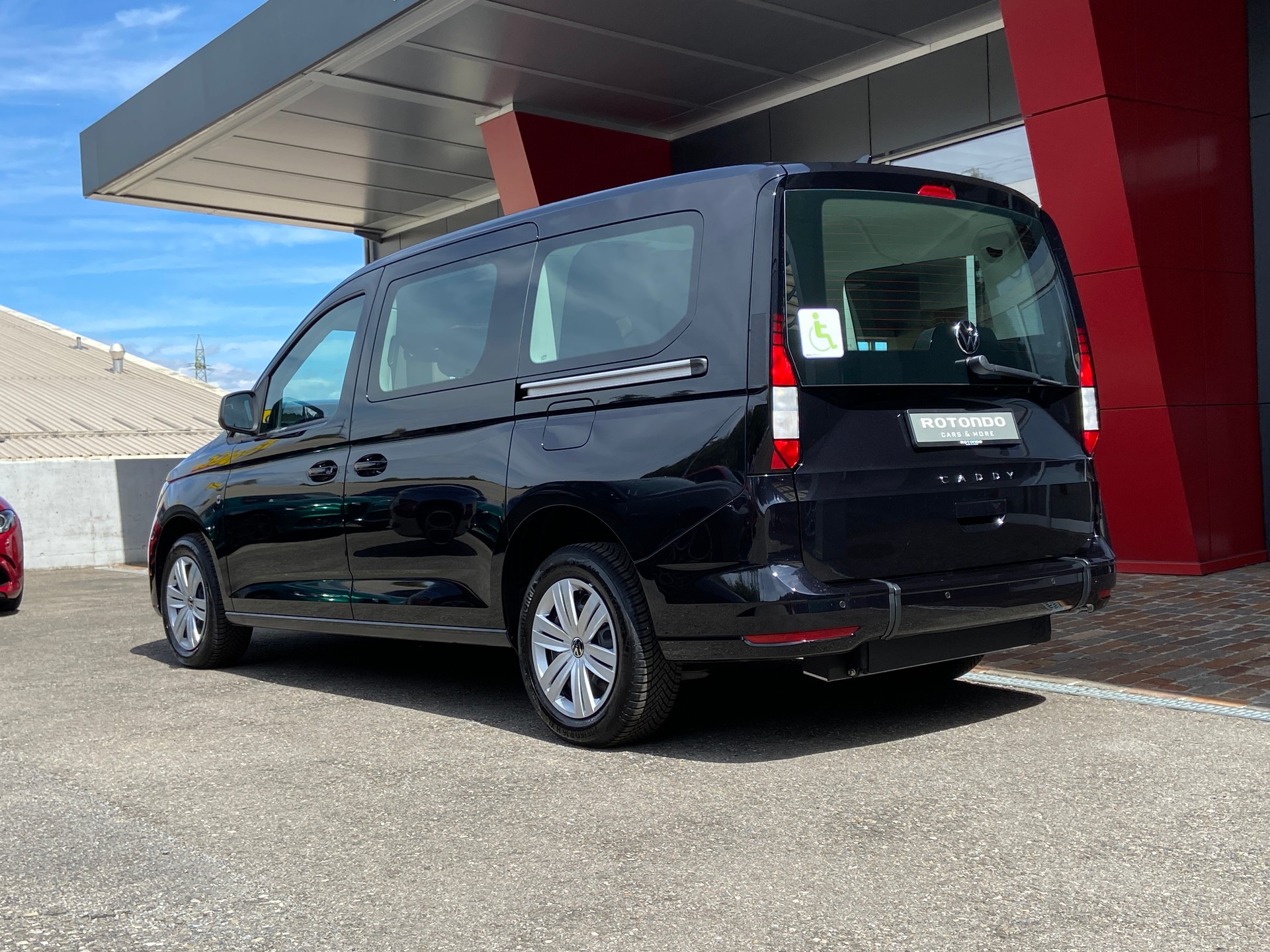 VW Caddy Maxi Kombi 2.0 TDi DSG Rollstuhltransport 5+1 Plätze-image-21