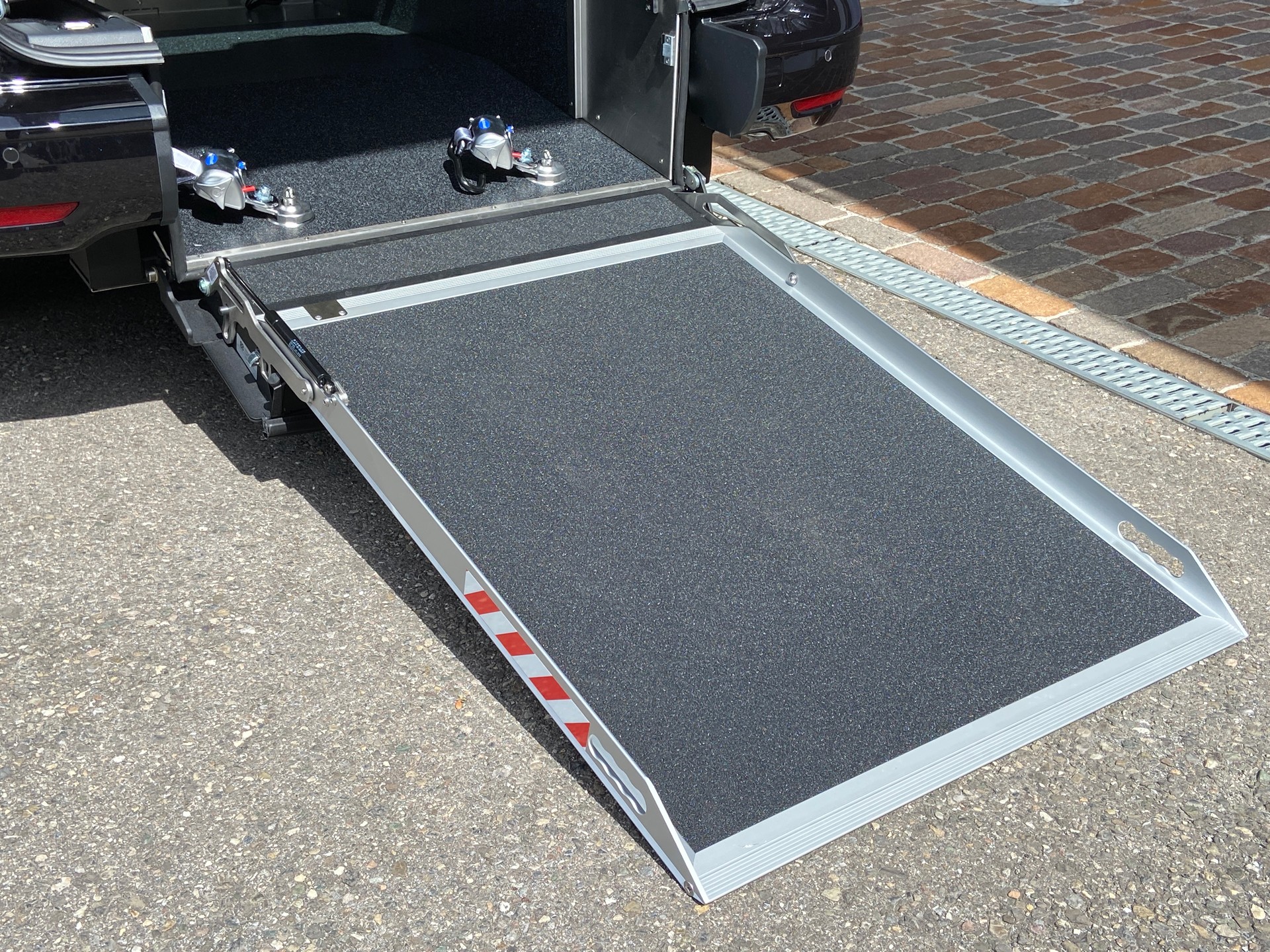 VW Caddy Maxi Kombi 2.0 TDi DSG Rollstuhltransport 5+1 Plätze-image-12