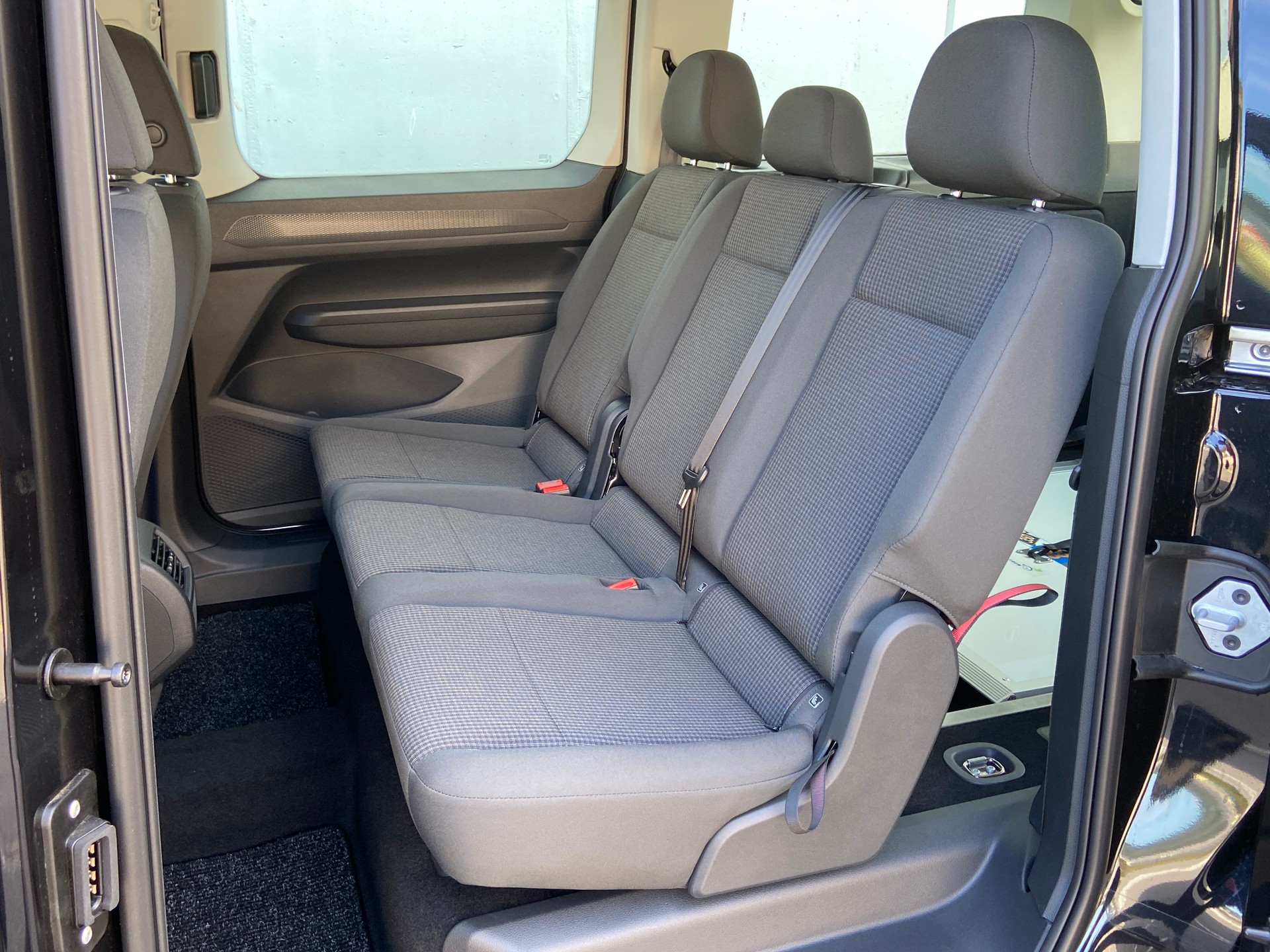 VW Caddy Maxi Kombi 2.0 TDi DSG Rollstuhltransport 5+1 Plätze-image-7