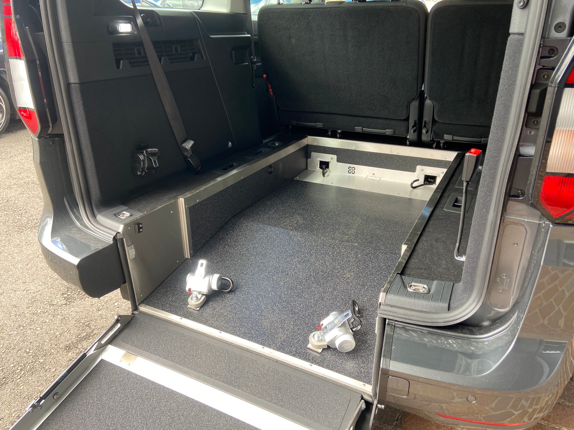 VW Caddy Maxi Kombi 2.0 TDi DSG Rollstuhltransport 5+1 Plätze