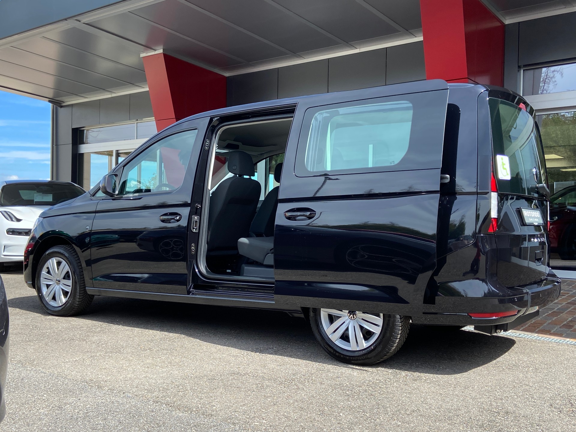 VW Caddy Maxi Kombi 2.0 TDi DSG Rollstuhltransport 5+1 Plätze-image-22