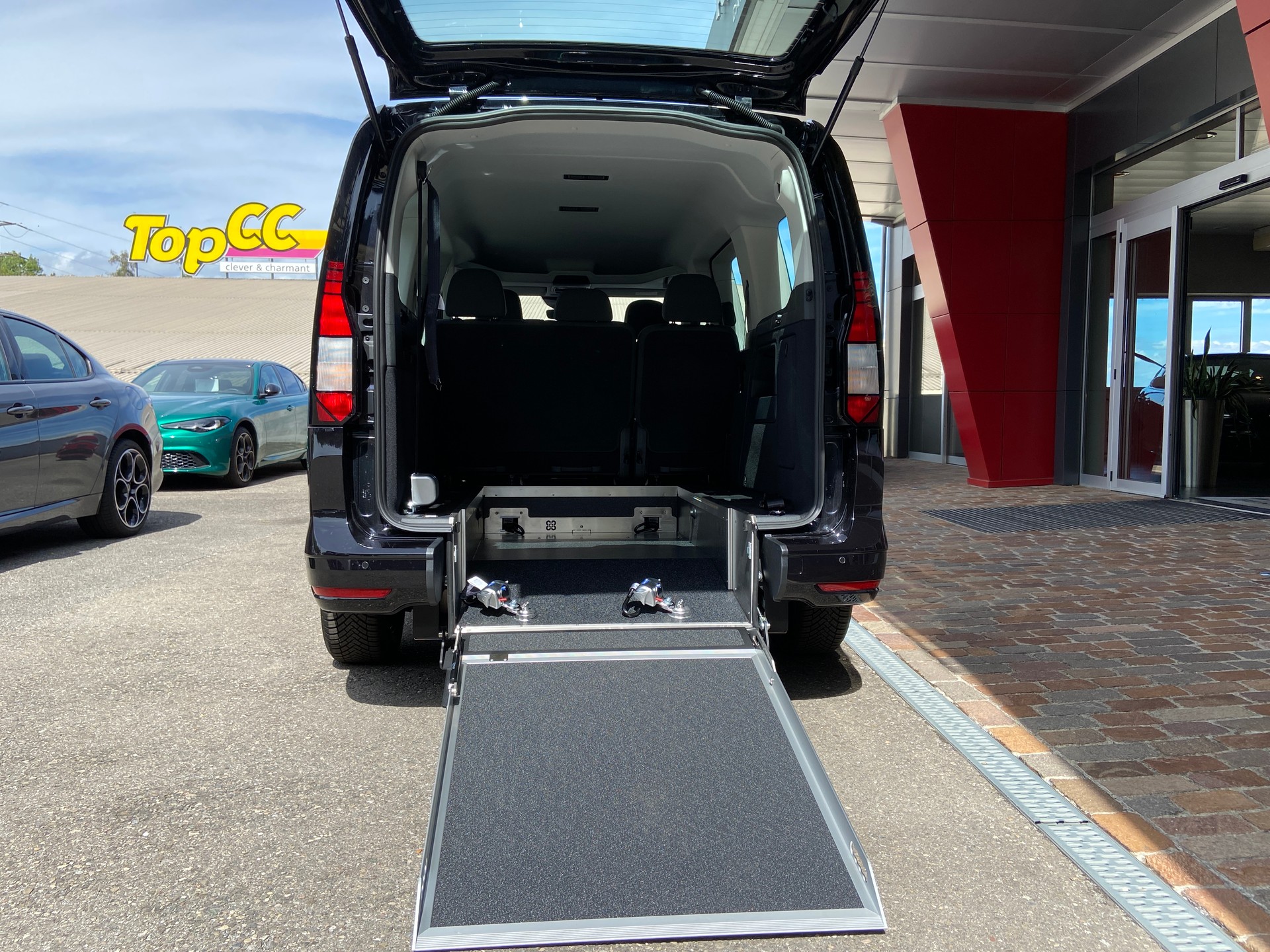 VW Caddy Maxi Kombi 2.0 TDi DSG Rollstuhltransport 5+1 Plätze-image-13