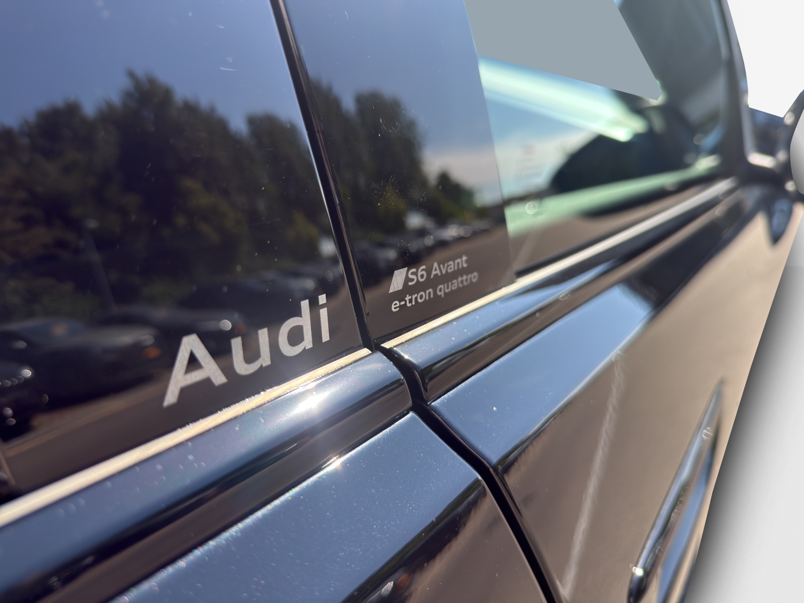 AUDI S6 Avant e-tron quattro-image-14