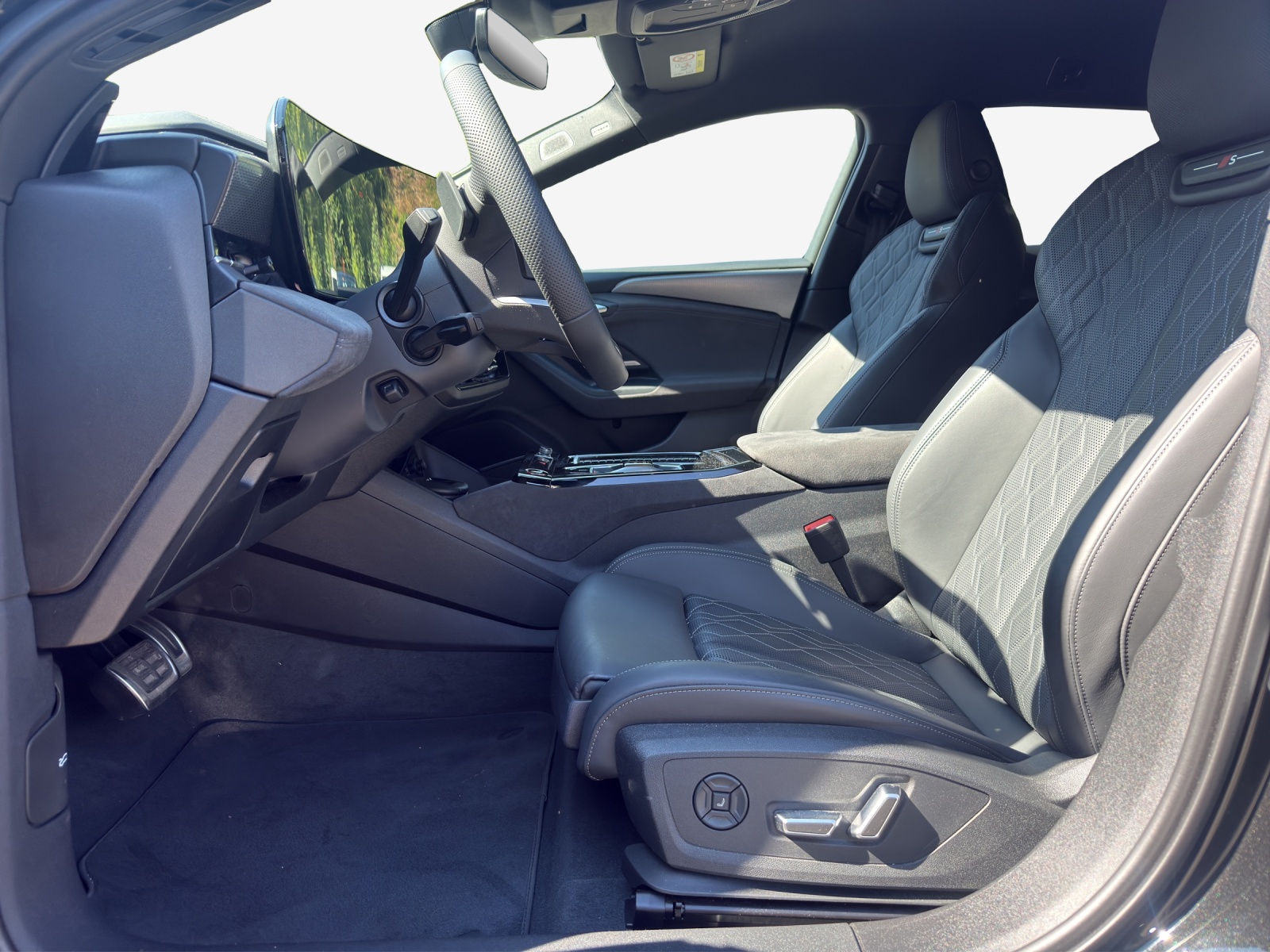 AUDI S6 Avant e-tron quattro-image-8