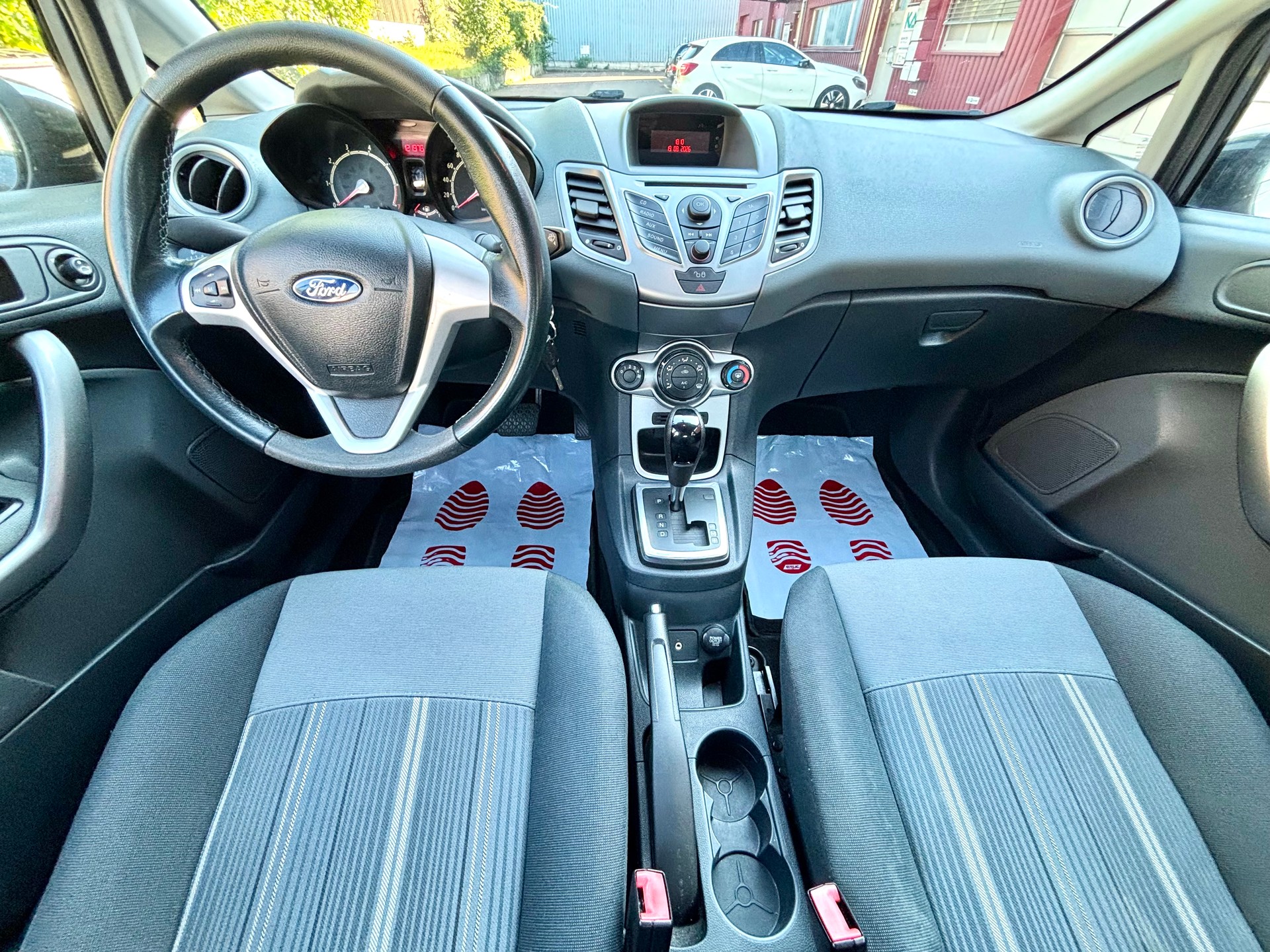 FORD Fiesta 1.4 16V Trend Automatic-image-6