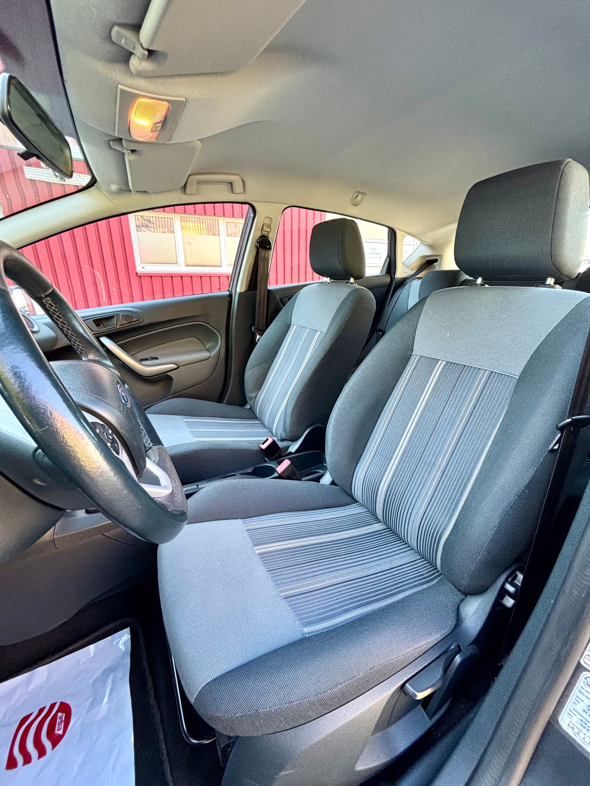 FORD Fiesta 1.4 16V Trend Automatic-image-11