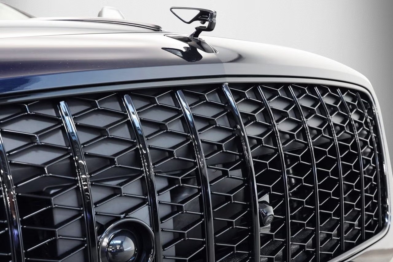 BENTLEY Flying Spur 4.0 V8 Azure-showroom-element-3