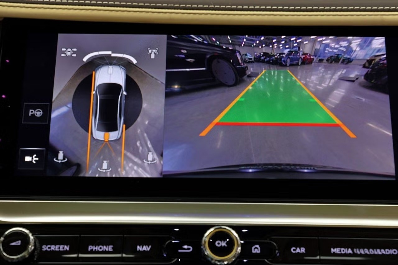 BENTLEY Flying Spur 4.0 V8 Azure-image-11