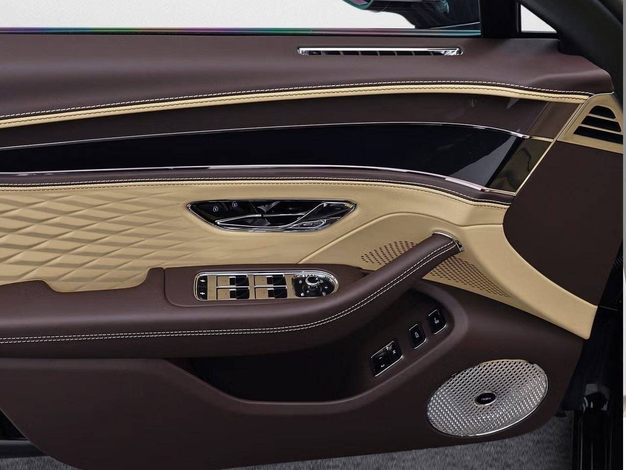BENTLEY Flying Spur 4.0 V8 Azure-image-13