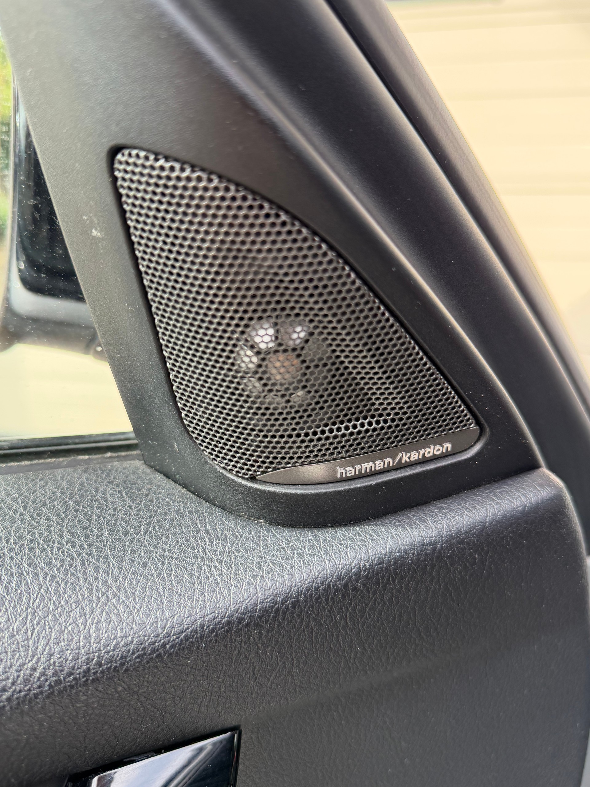 BMW 320d Sport Line-image-12