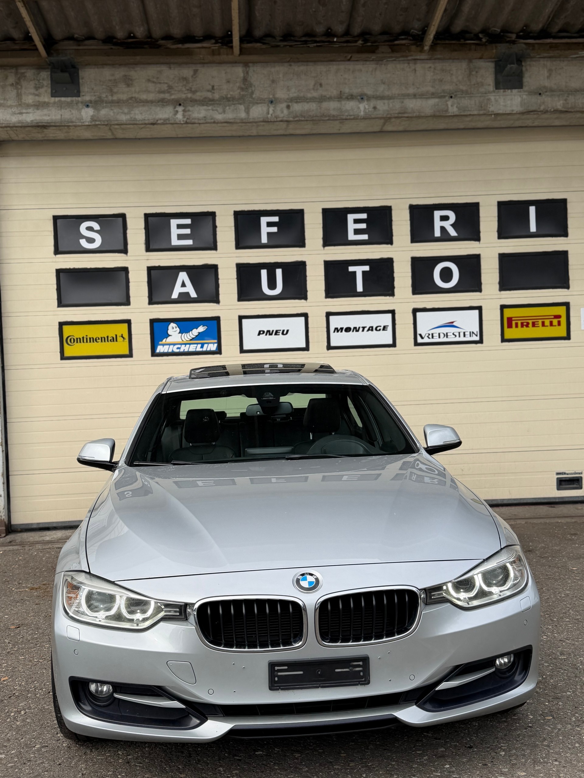 BMW 320d Sport Line-image-1