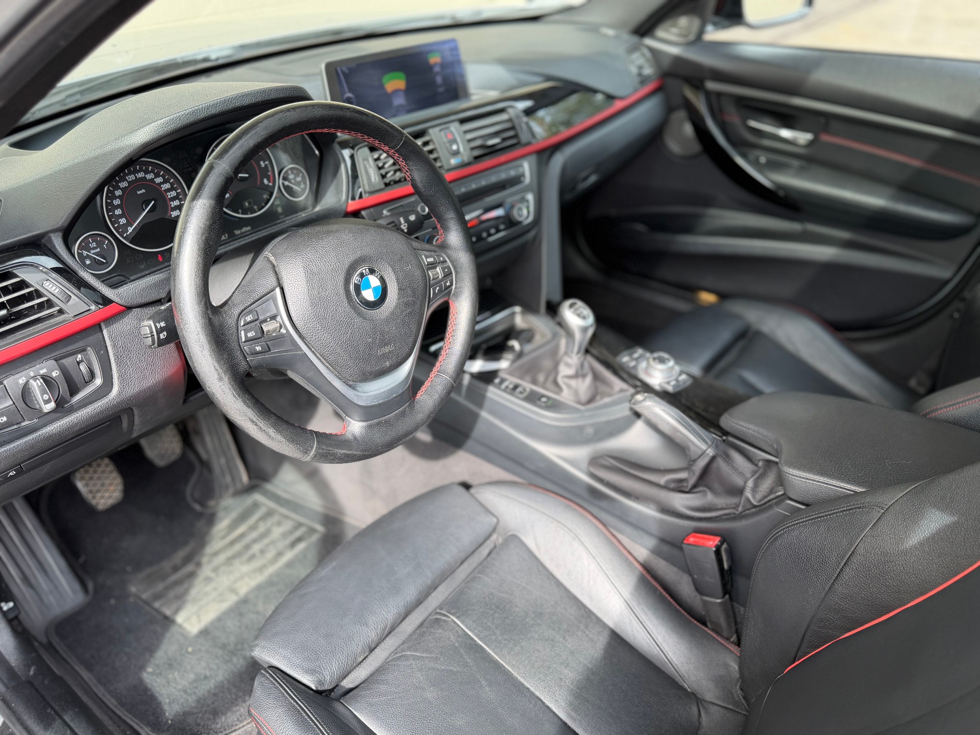 BMW 320d Sport Line-image-7