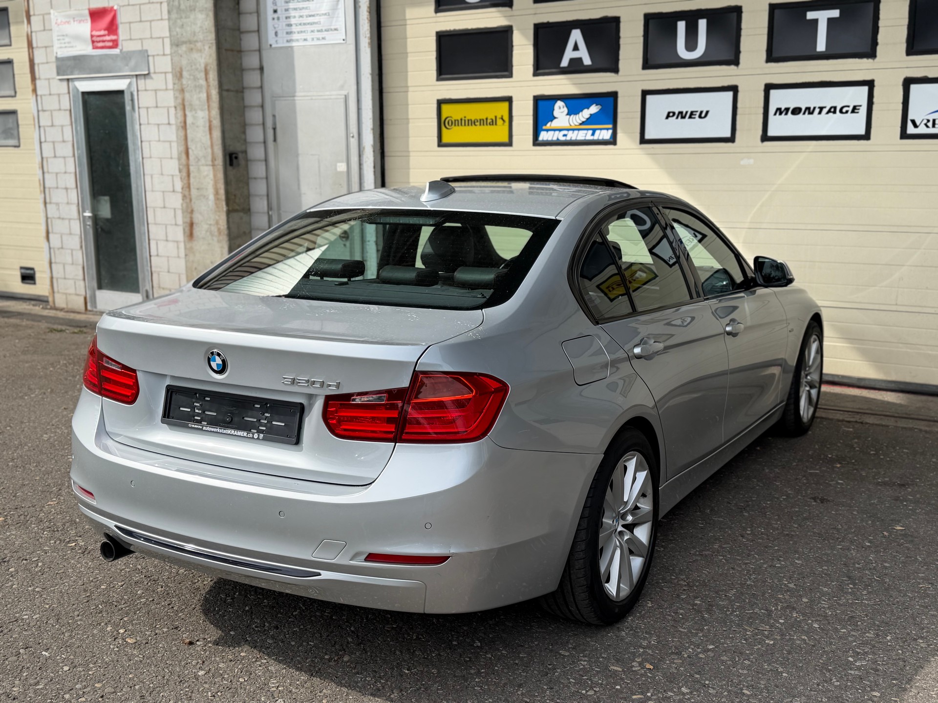 BMW 320d Sport Line-image-3