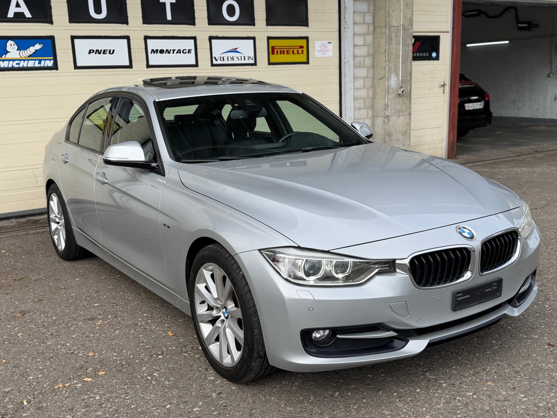 BMW 320d Sport Line-image-2