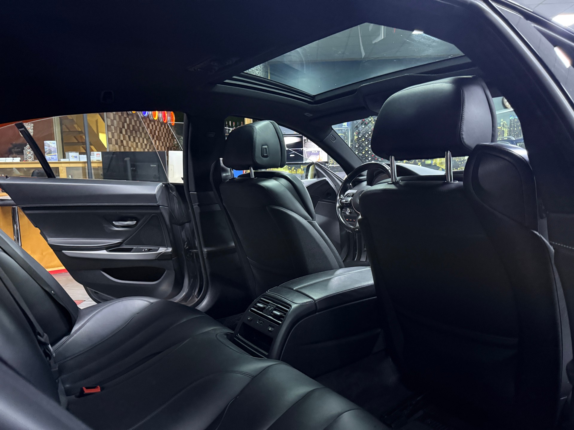 BMW 640d Gran Coupé xDrive M Paket / Panoramadach / Vollausstattung-image-18