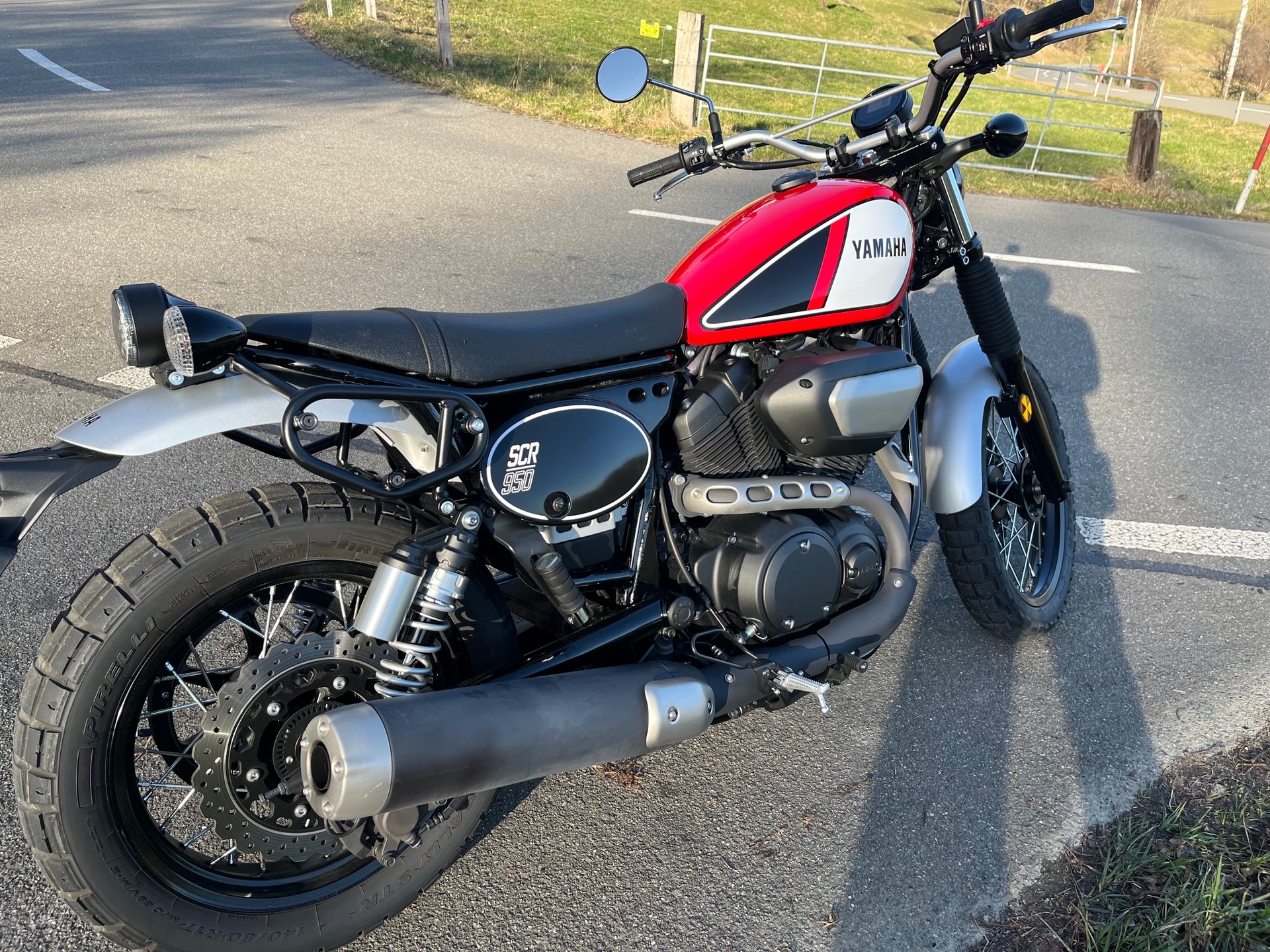 YAMAHA SCR 950 ABS