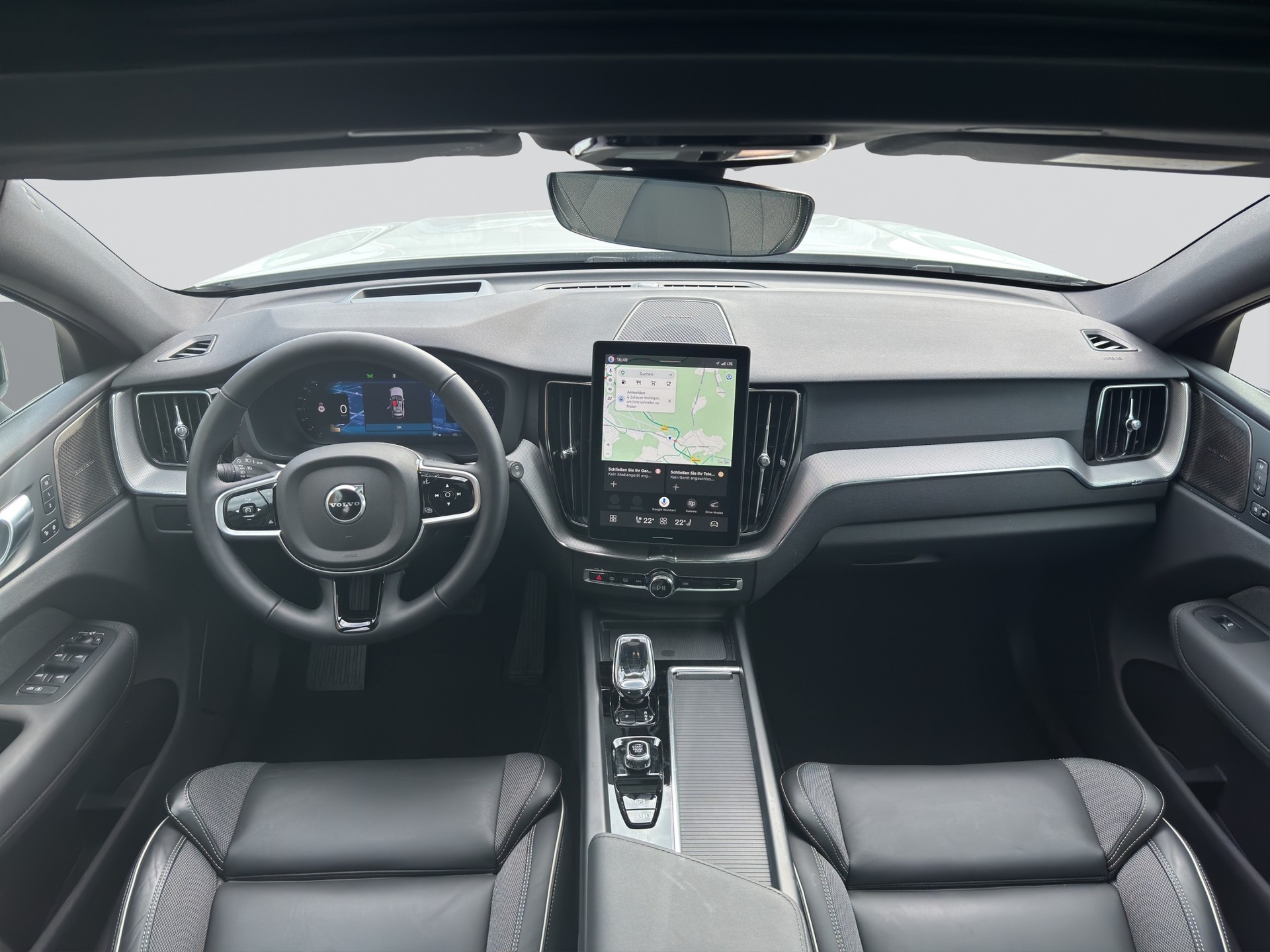 VOLVO XC60 B5 Benzin Mild Hybrid AWD Plus Black Edition Geartronic-image-16