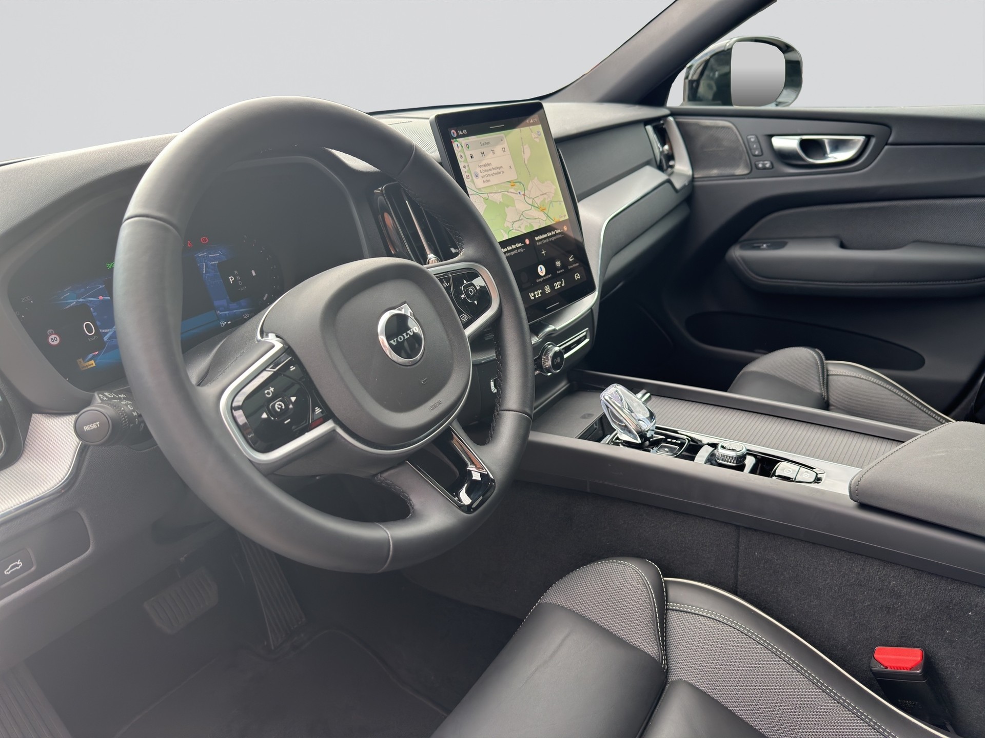 VOLVO XC60 B5 Benzin Mild Hybrid AWD Plus Black Edition Geartronic-image-6