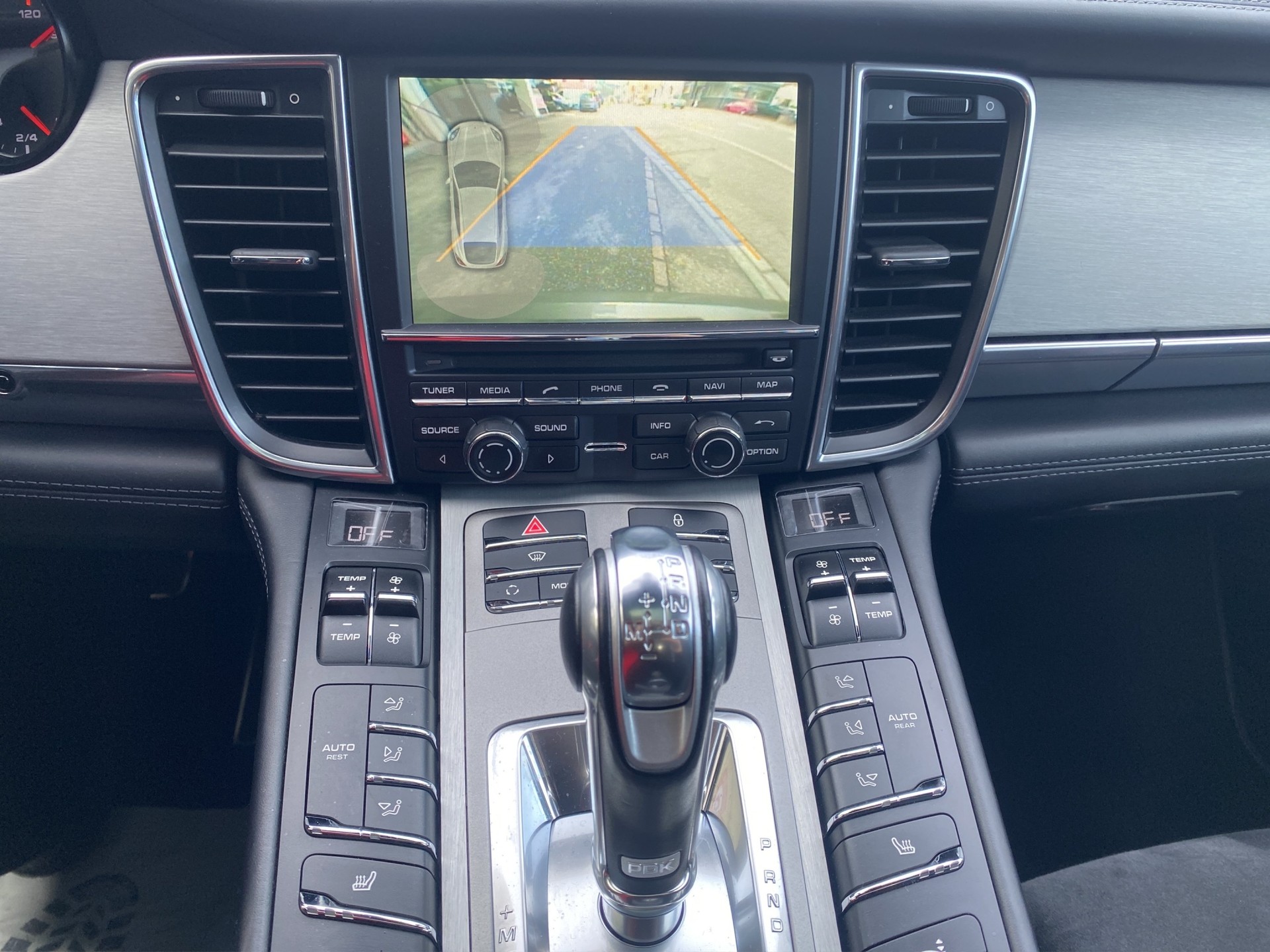 PORSCHE Panamera GTS 4.8 PDK-image-14