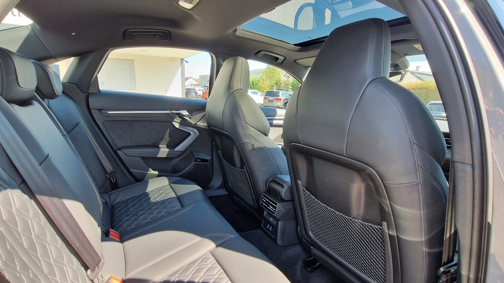 AUDI S3 Limousine TFSI quattro S-tronic-image-13