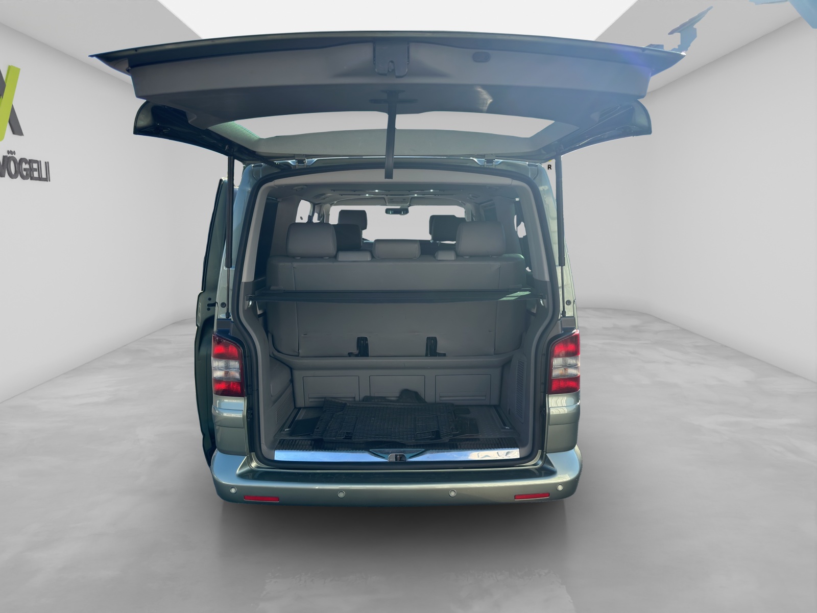 VW T5 Multivan 2.5 TDI-image-18