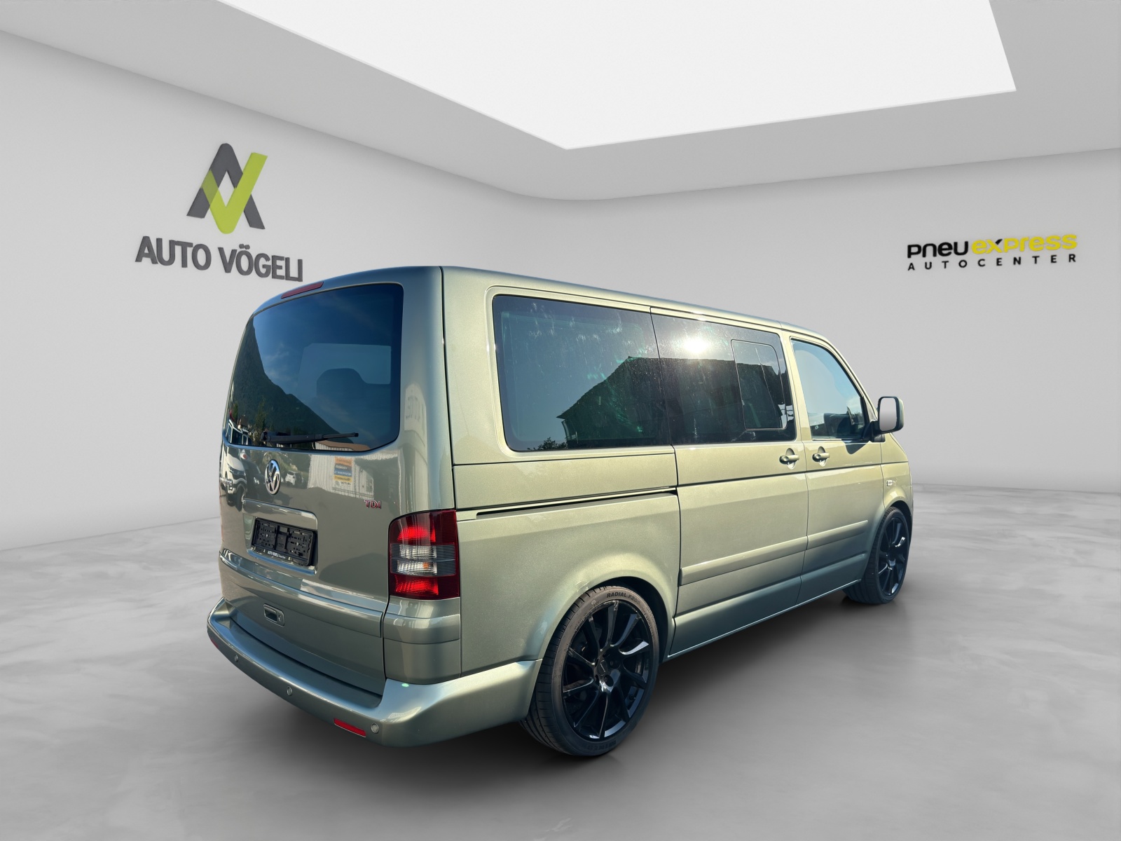 VW T5 Multivan 2.5 TDI-image-5