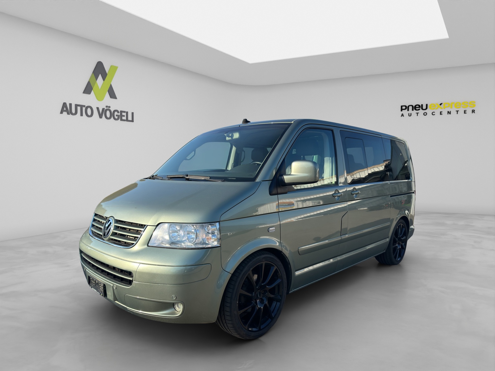 VW T5 Multivan 2.5 TDI-showroom-element-1