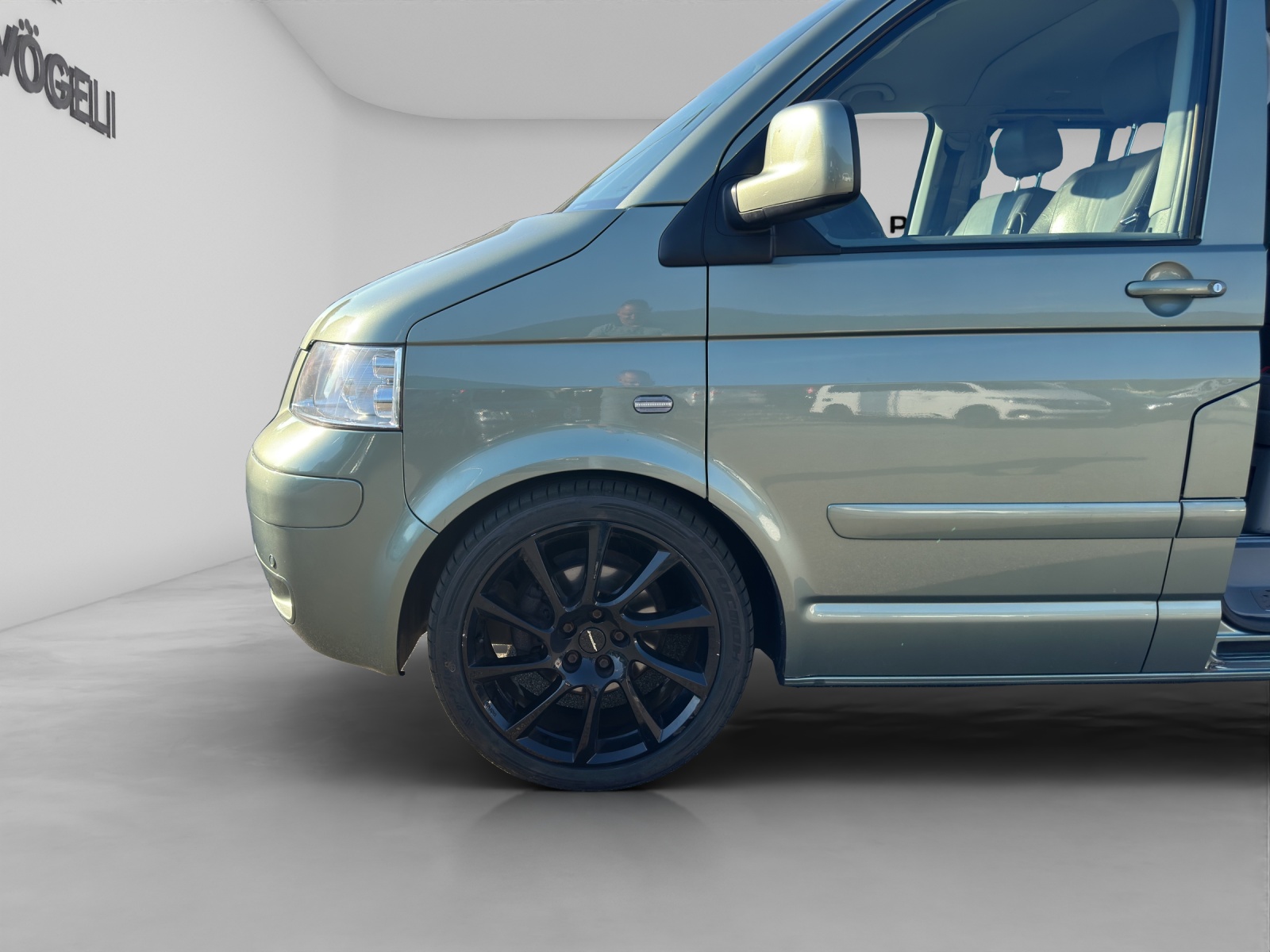 VW T5 Multivan 2.5 TDI-image-19